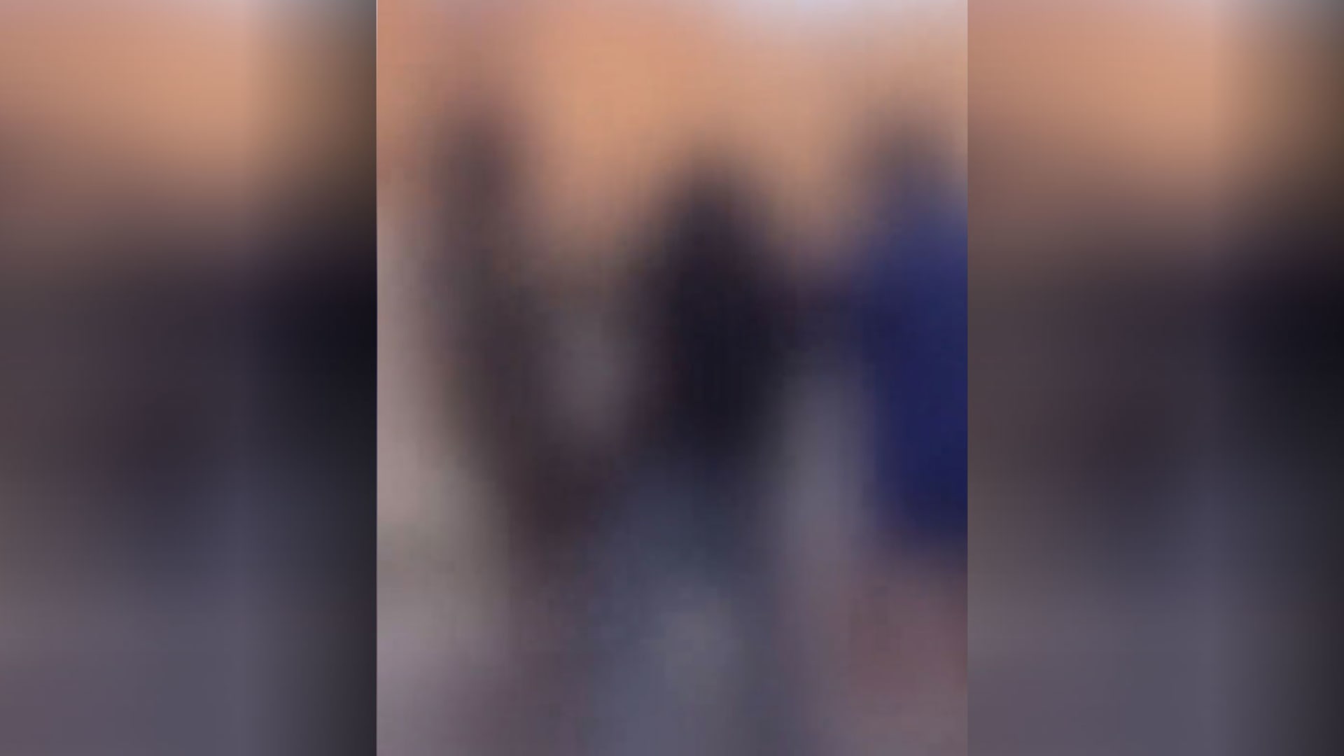 السعودية.. فيديو مجموعة تهاجم وتضرب شخصا يثير تفاعلا والداخلية ترد 1 السعودية.. فيديو مجموعة تهاجم وتضرب شخصا يثير تفاعلا والداخلية ترد