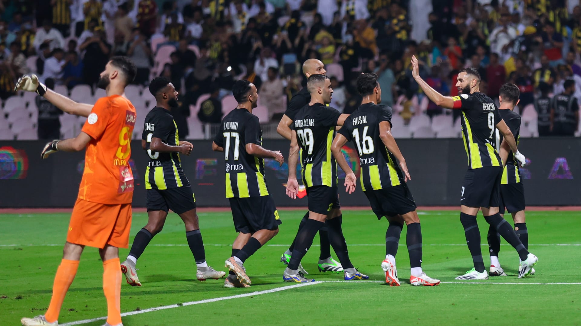 أول اللاعبين الغائبين من اتحاد جدة عن مونديال الأندية.. ماذا عن كريم بنزيما؟