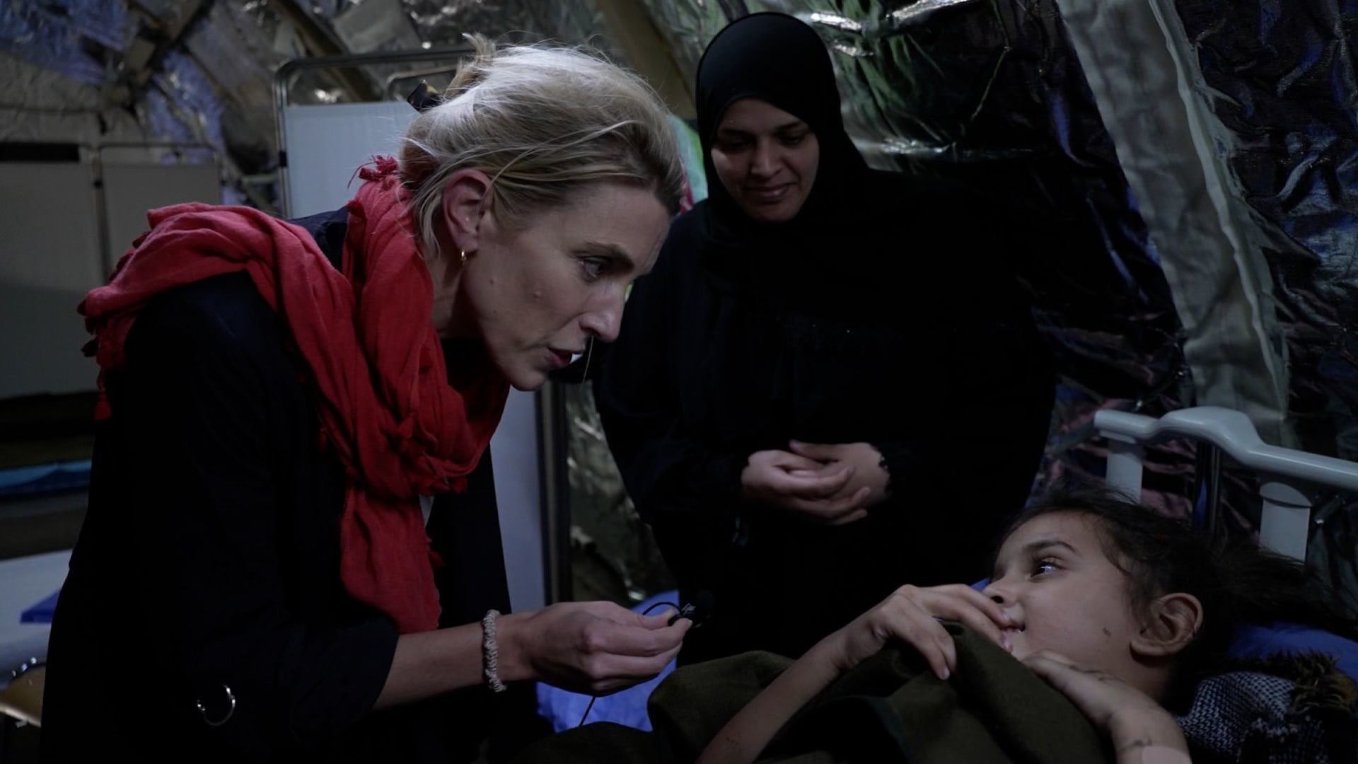 مراسلة CNN ترصد المأساة من داخل غزة: لمحة من نافذة على الجحيم 1 مراسلة CNN ترصد المأساة من داخل غزة: لمحة من نافذة على الجحيم