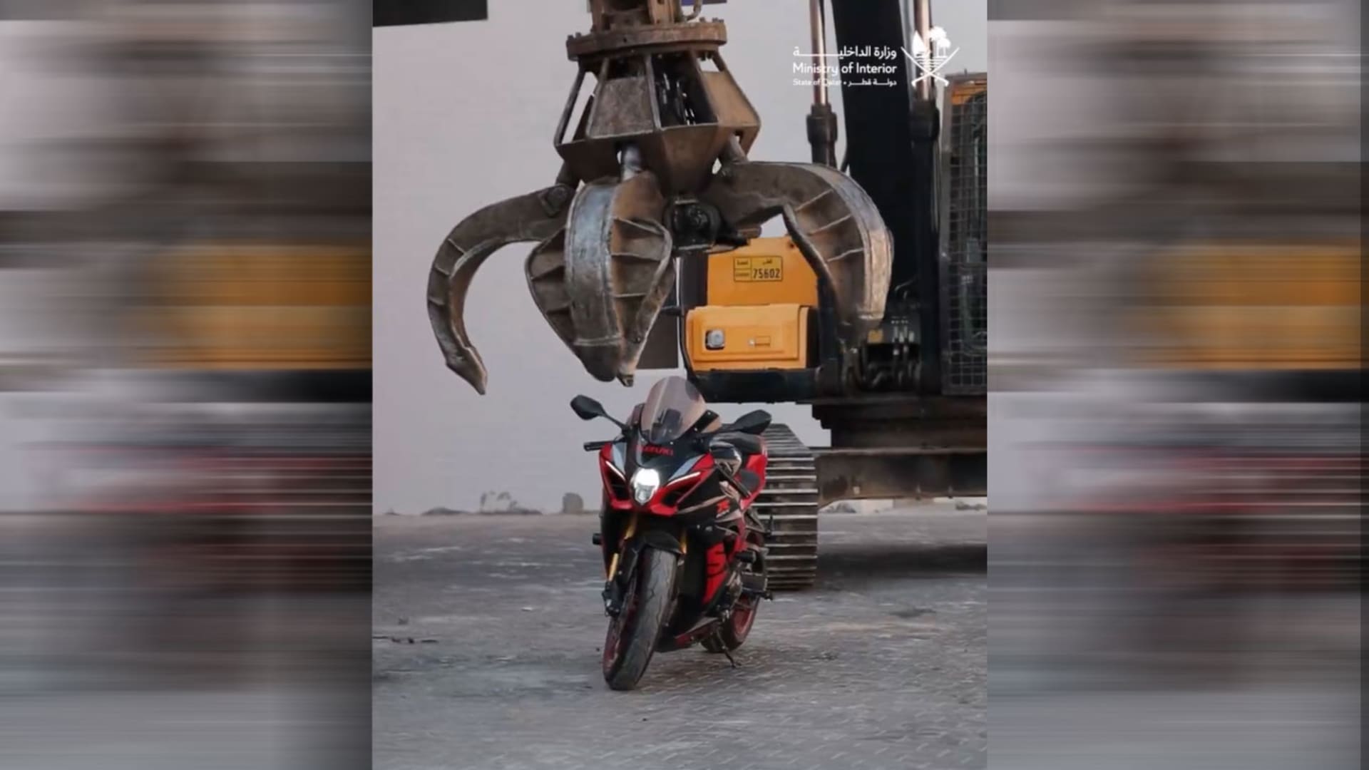 "طحنتها".. داخلية قطر تنشر فيديو مصير دراجة شخص قادها بتهور 1 "طحنتها".. داخلية قطر تنشر فيديو مصير دراجة شخص قادها بتهور