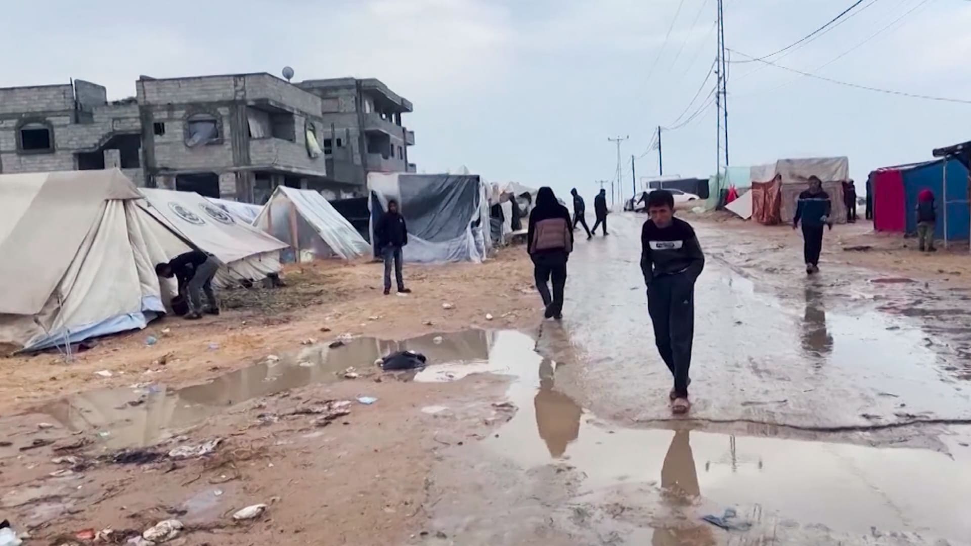 شاهد كيف فاقم سوء الأحوال الجوية معاناة سكان غزة في ظل الحرب 1 شاهد كيف فاقم سوء الأحوال الجوية معاناة سكان غزة في ظل الحرب