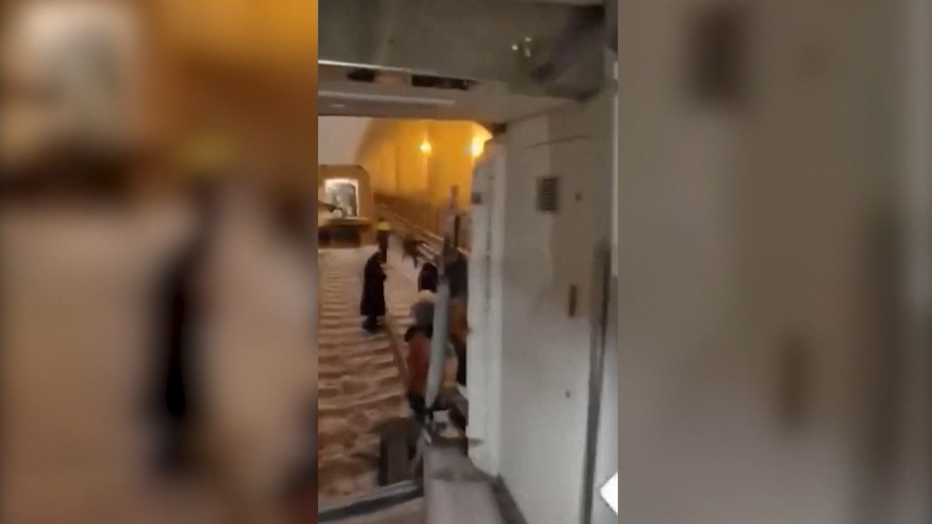 شاهد اللحظات الأولى بعد تصادم قطارين في الصين بسبب الثلوج 1 شاهد اللحظات الأولى بعد تصادم قطارين في الصين بسبب الثلوج