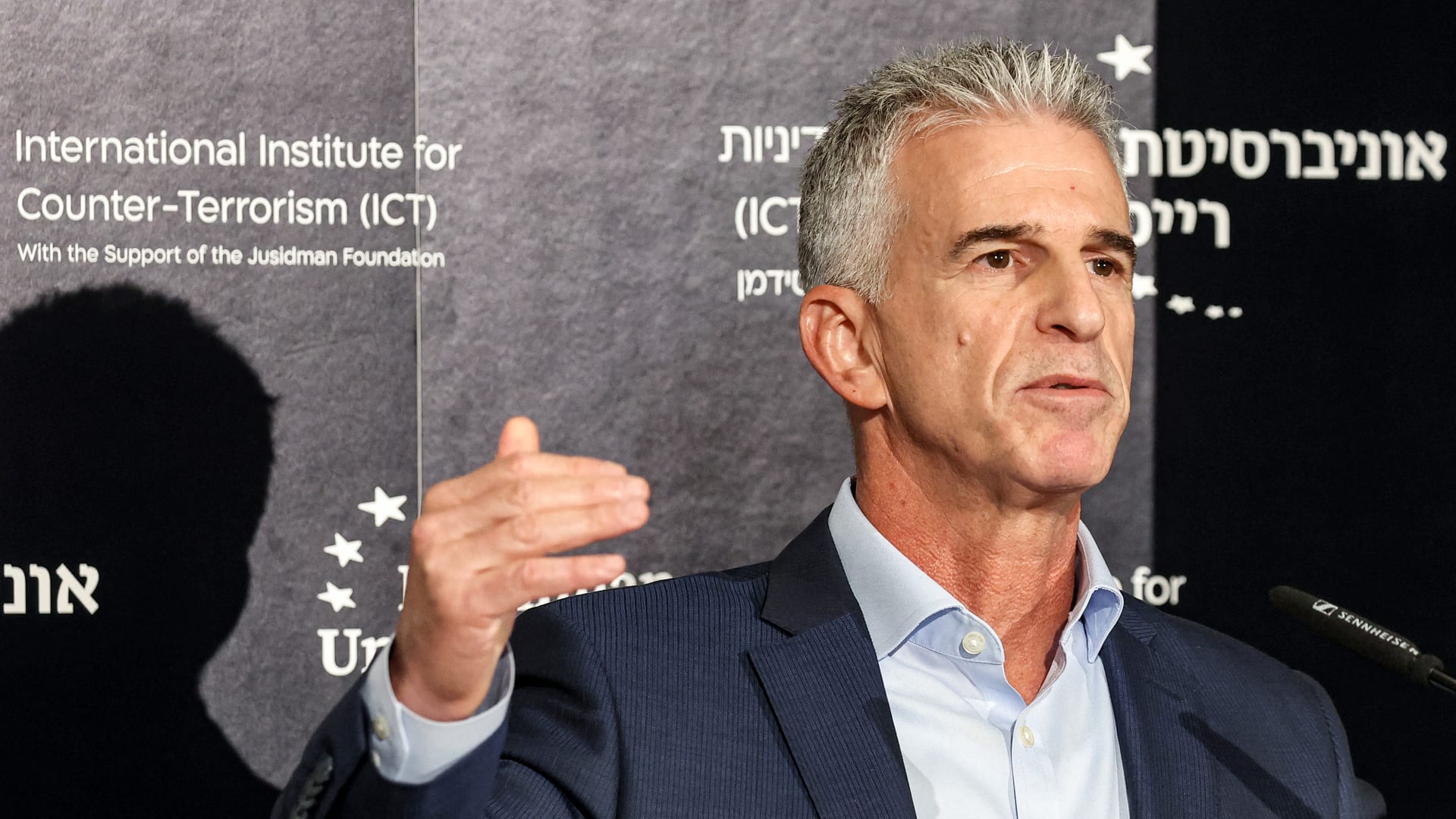 مصدر مطلع يؤكد انعقاد اجتماع بين مدير "الموساد" ورئيس وزراء قطر حول الرهائن لدى حماس