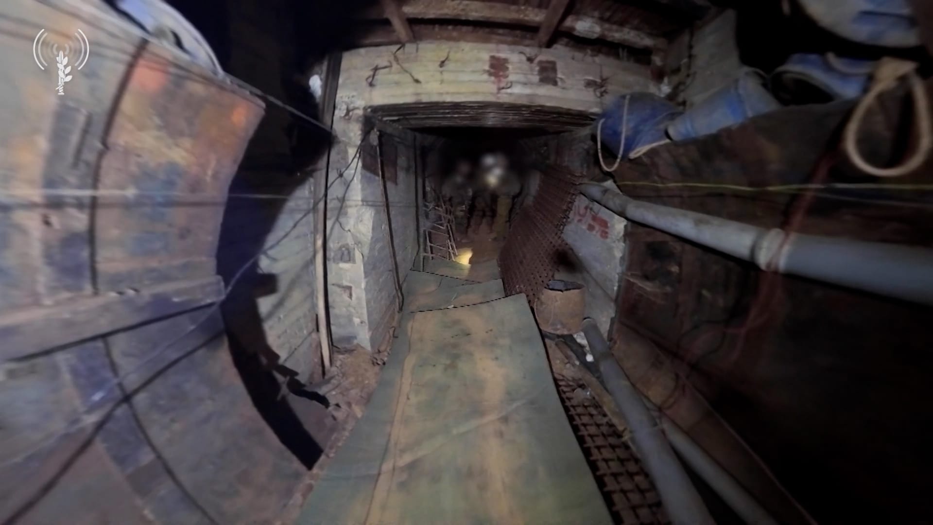 شاهد نفق حماس الذي يدّعي الجيش الإسرائيلي أنه "الأكبر" في غزة 4 شاهد نفق حماس الذي يدّعي الجيش الإسرائيلي أنه "الأكبر" في غزة