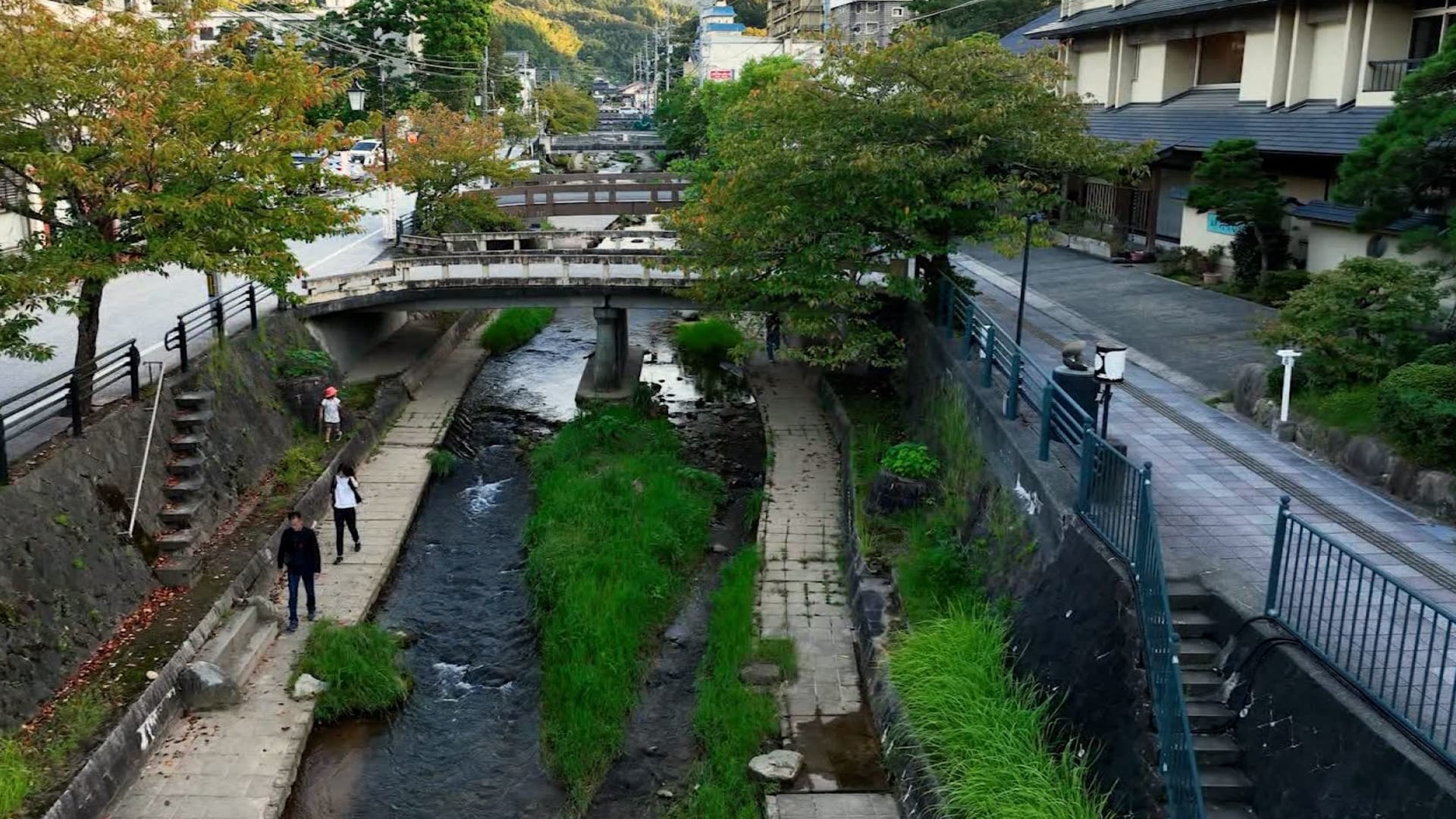يمكنها غلي البيض.. لماذا يستحمّ اليابانيون في هذه المياه الساخنة؟ 3 يمكنها غلي البيض.. لماذا يستحمّ اليابانيون في هذه المياه الساخنة؟