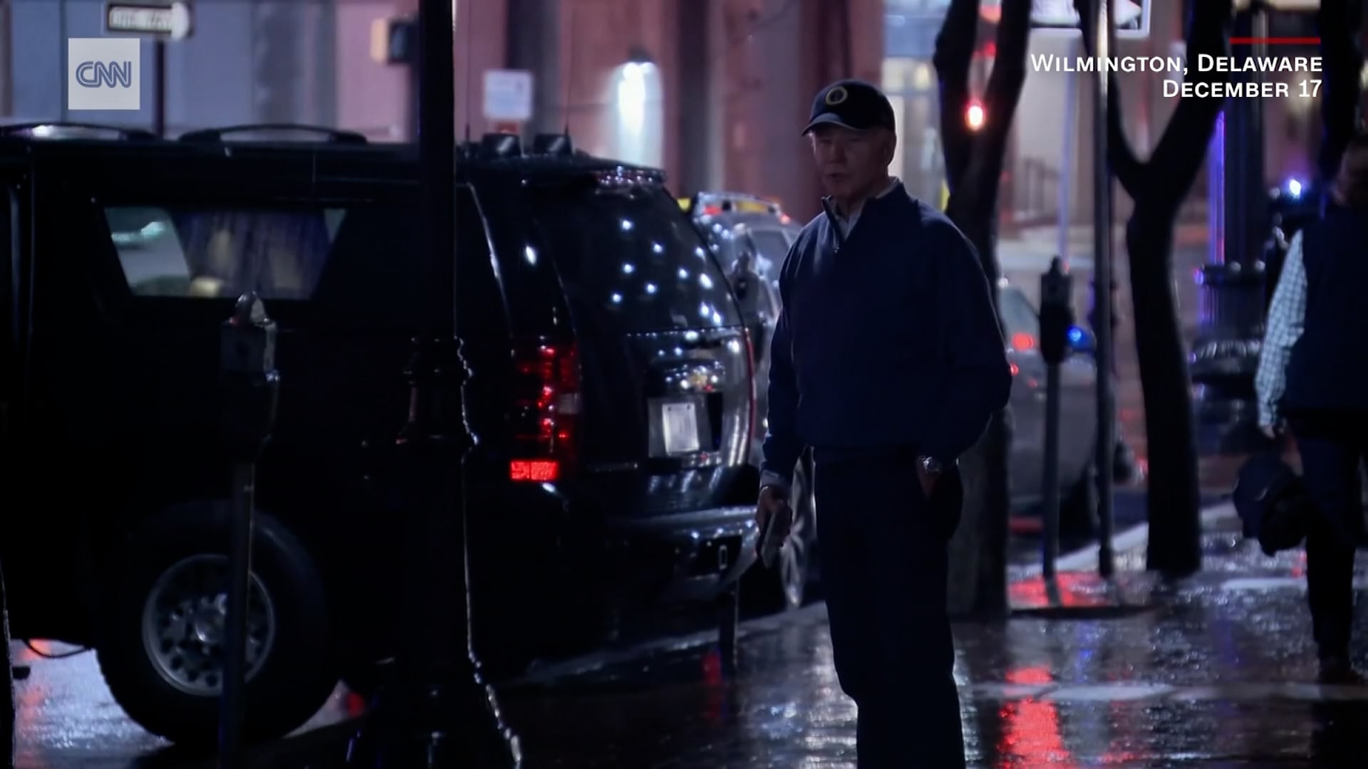 شاهد ذهول الرئيس بايدن لحظة اصطدام سيارة بموكبه في أمريكا 4 شاهد ذهول الرئيس بايدن لحظة اصطدام سيارة بموكبه في أمريكا