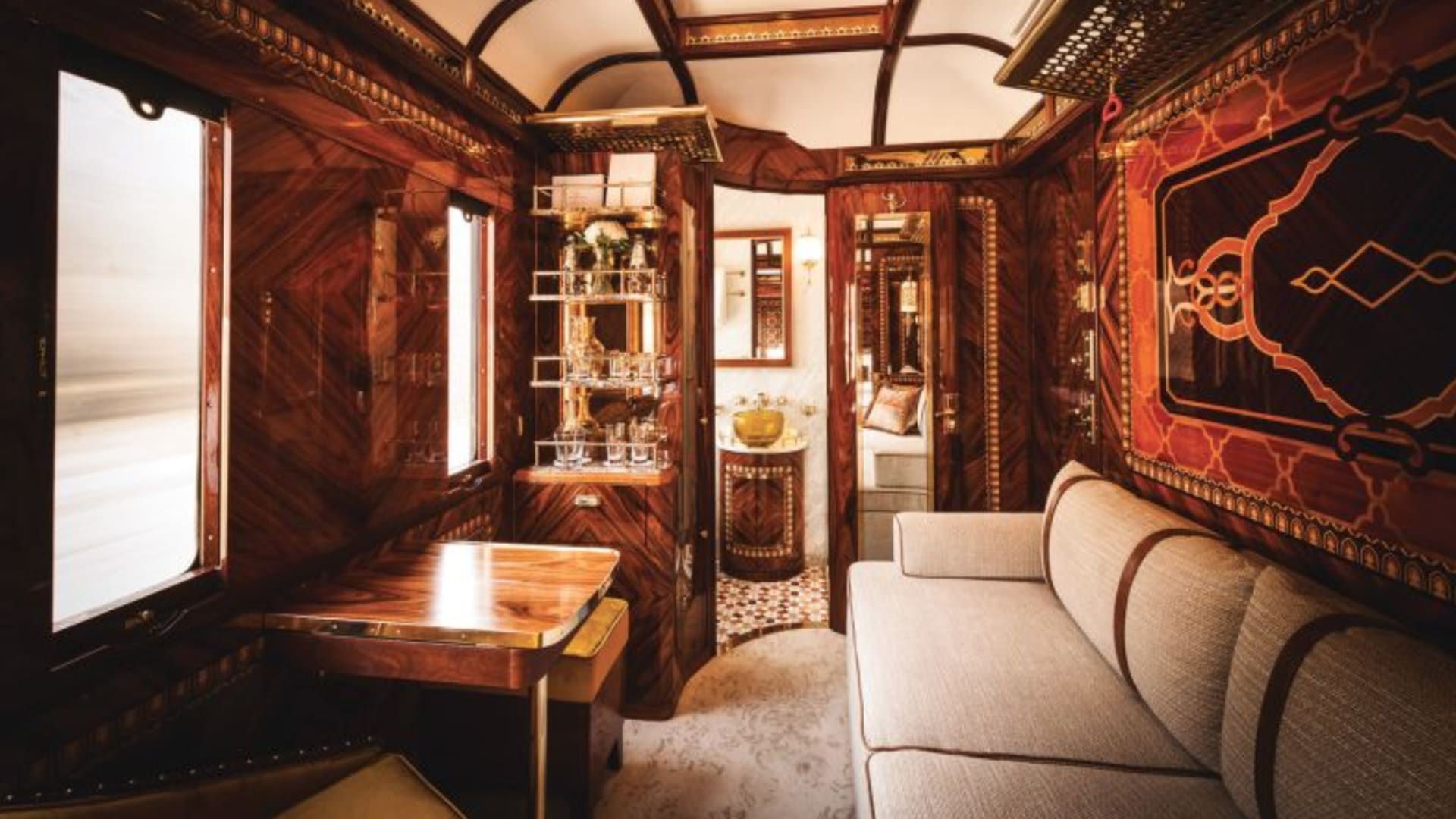 رحلة قطار فاخرة من باريس إلى إيطاليا.. وتذكرة الذهاب تفوق كلفتها 8 آلاف دولار! 4 رحلة قطار فاخرة من باريس إلى إيطاليا.. وتذكرة الذهاب تفوق كلفتها 8 آلاف دولار!