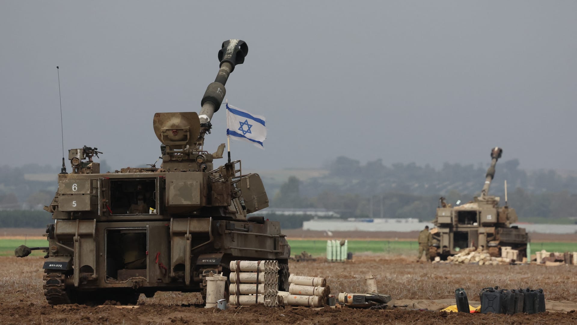 الجيش الإسرائيلي ينفي مسؤوليته عن "مقتل" امرأتين في كنيسة بغزة