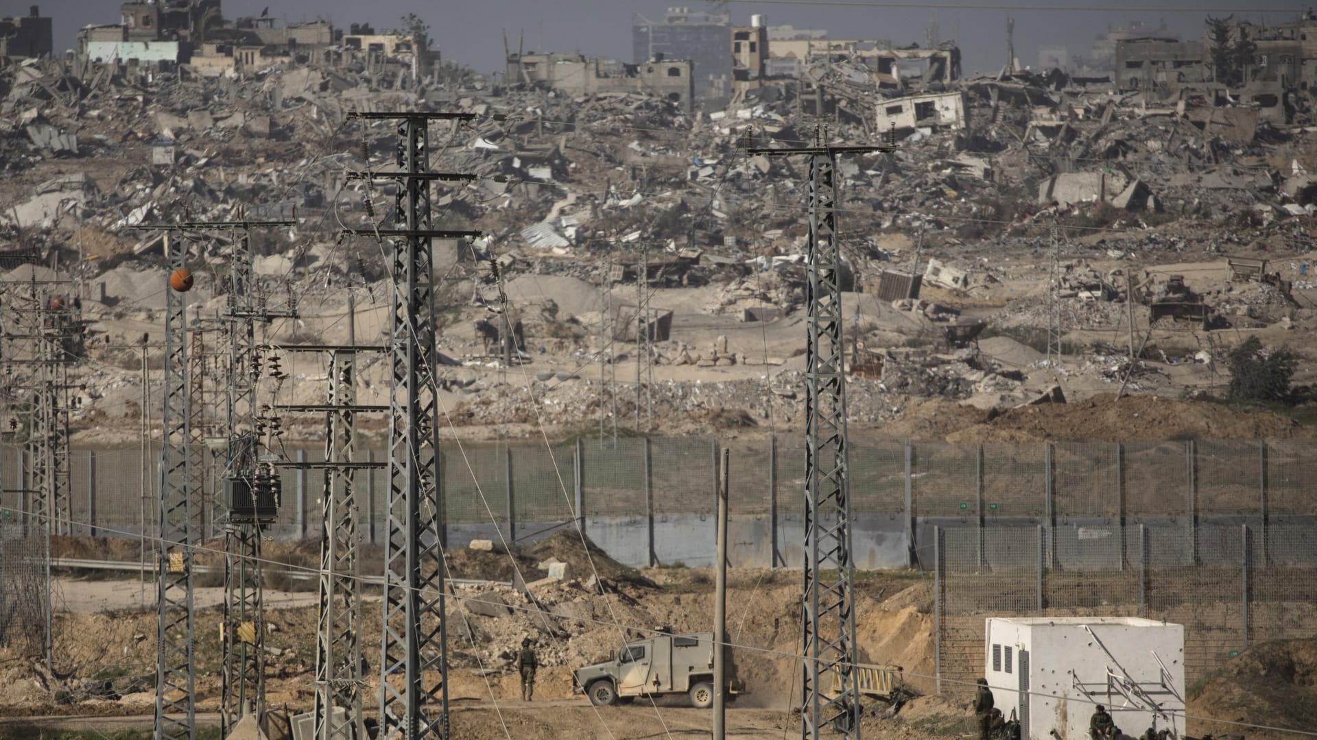 تحليل لـCNN يكشف: إسرائيل قصفت عدة مناطق وجهت المدنيين للانتقال إليها في غزة بعد الهدنة