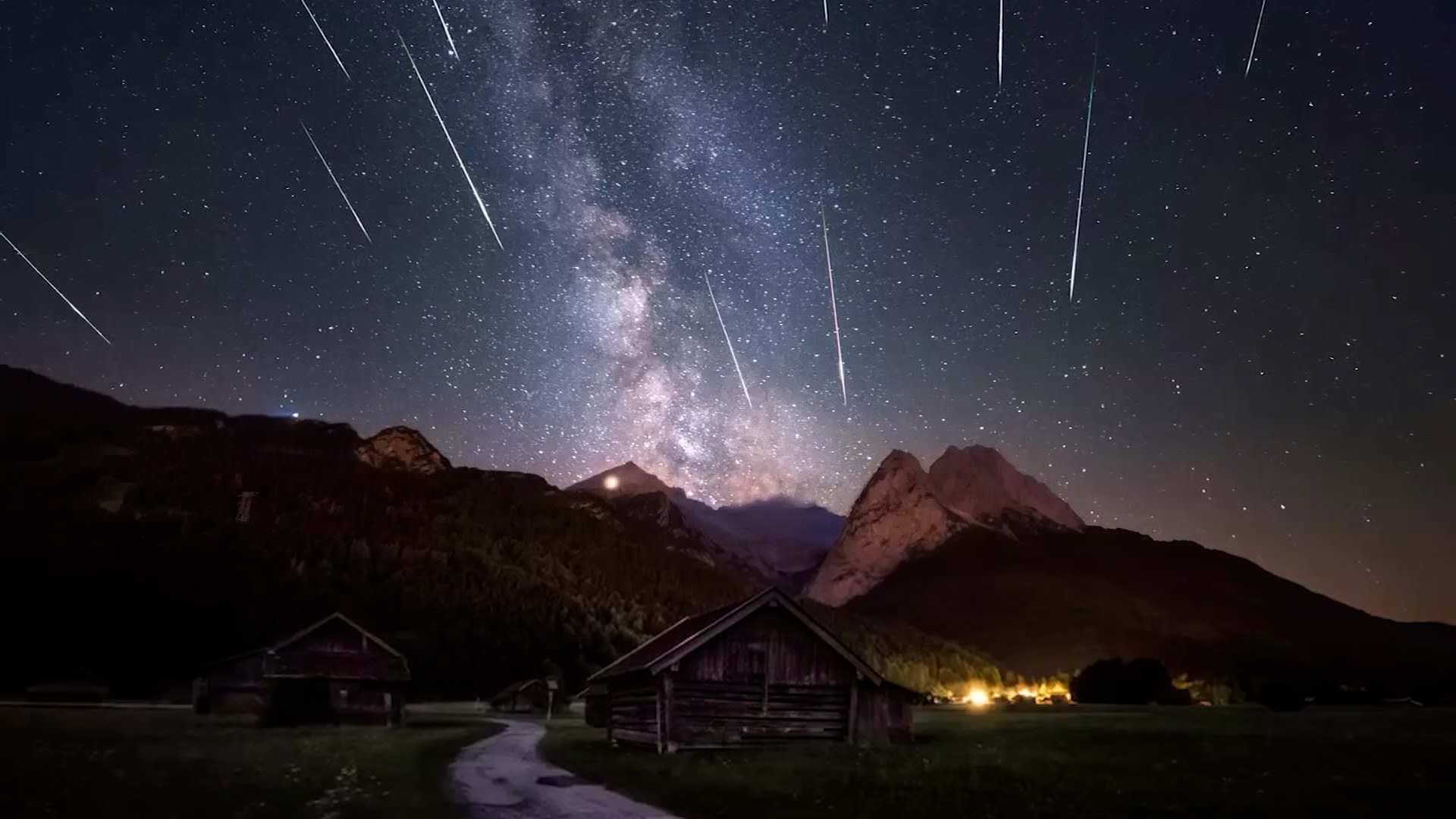 شاهد.. زخات الشُهب الأخيرة لعام 2023 تضيء السماء 4 شاهد.. زخات الشُهب الأخيرة لعام 2023 تضيء السماء