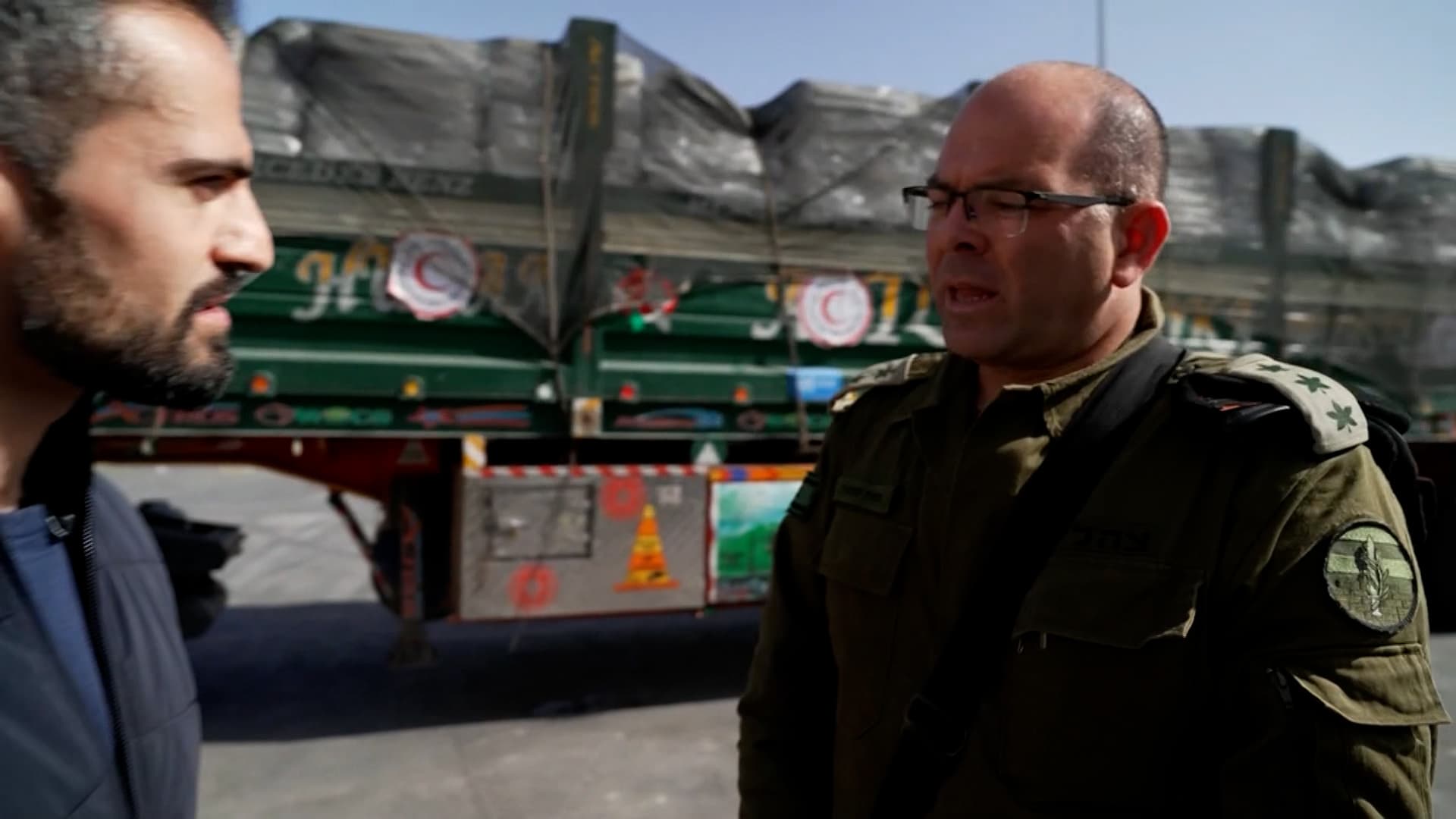 شاهد.. مراسل CNN يضغط على مسؤول إسرائيلي بعد قوله "لا يوجد نقص في الغذاء بغزة"