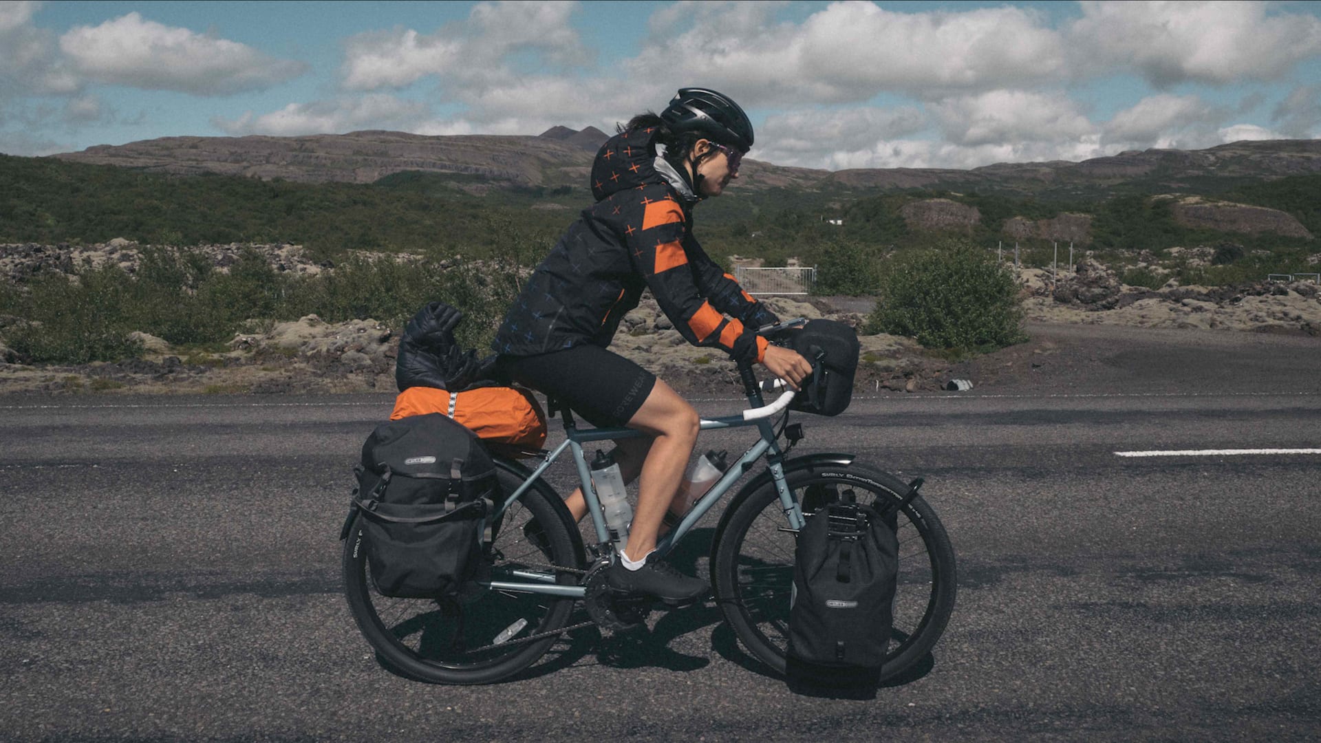 في تجربة محفوفة بالمخاطر.. هذه السعودية تدور حول آيسلندا بدراجتها الهوائية