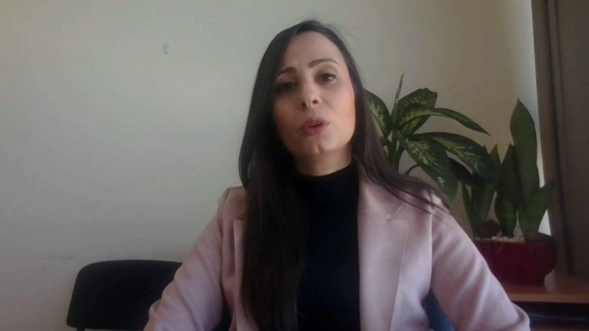 "الناس لا يعرفون أين يذهبون".. نيبال فرسخ تتحدث لـCNN عن القصف المدفعي على خان يونس 4 "الناس لا يعرفون أين يذهبون".. نيبال فرسخ تتحدث لـCNN عن القصف المدفعي على خان يونس