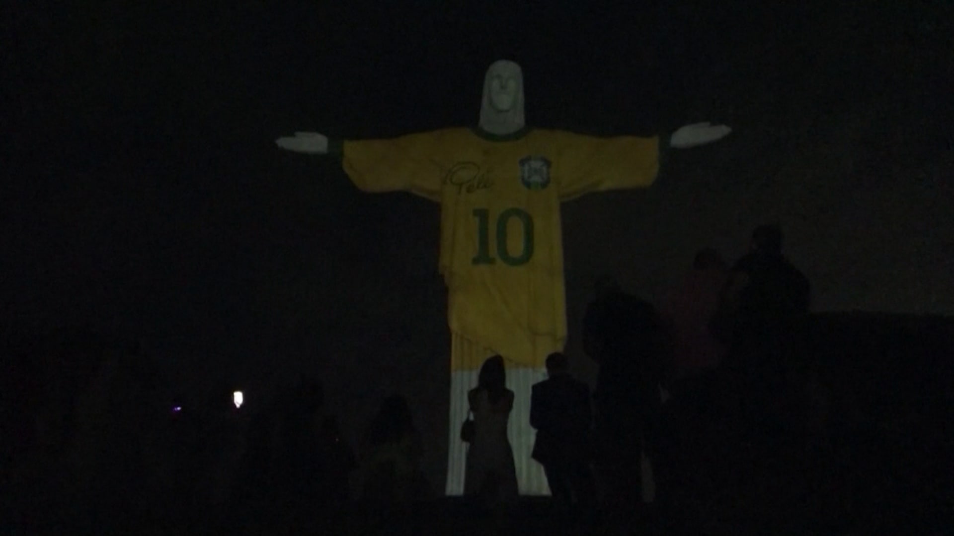 شاهد كيف كرّمت البرازيل أسطورة كرة القدم بيليه في ذكرى وفاته