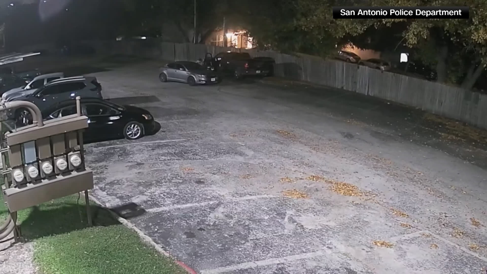 مقتل شاب وفتاة حامل في حادث غامض.. شاهد ما التقطته كاميرا مراقبة