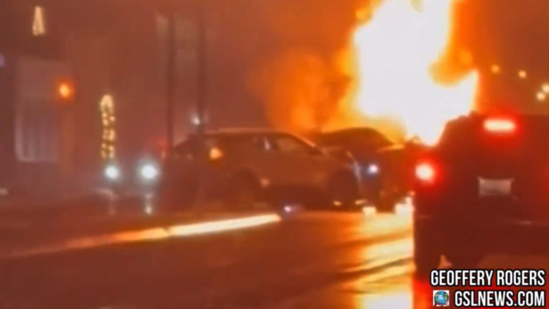 إحداها محملة بعبوات بنزين.. فيديو يُظهر مشهد تصادم مميت لمركبتين خارج حفل موسيقي في نيويورك