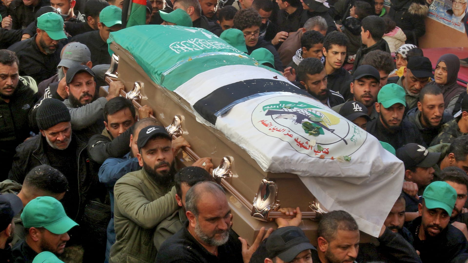 تشييع جثمان صالح العاروري نائب رئيس حركة حماس ودفنه بمخيم شاتيلا جنوب بيروت