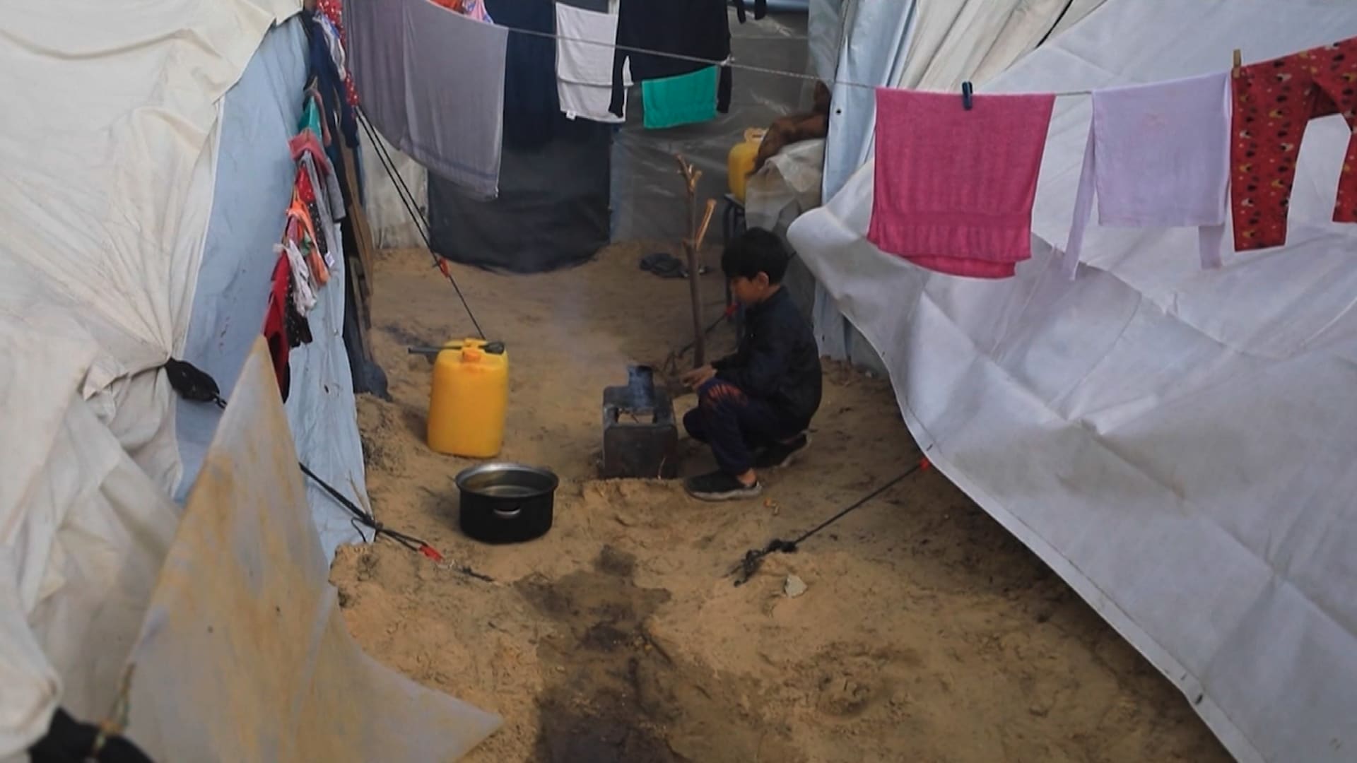 اليونيسف: أطفال غزة يواجهون تهديدًا ثلاثيًا.. وقلق من كارثة صحية وشيكة في القطاع