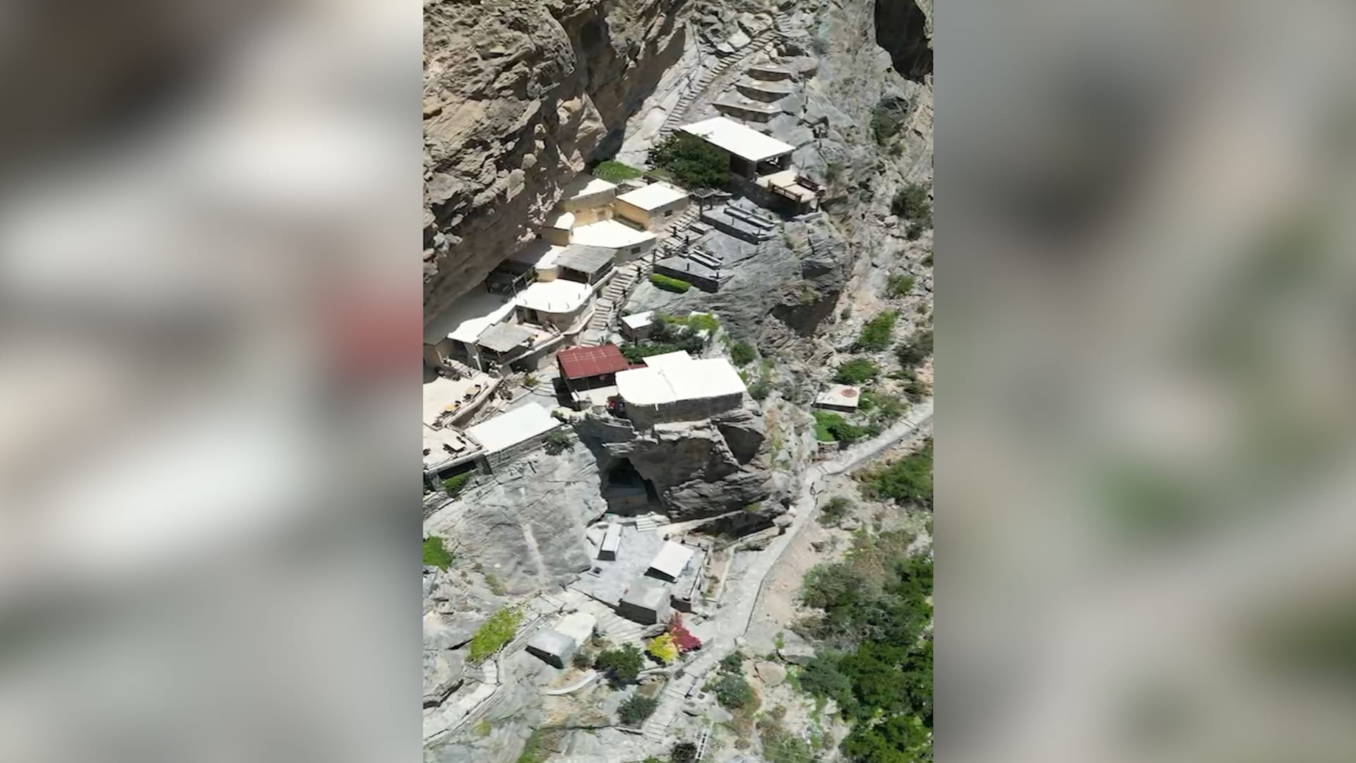 نُزُل من نوع خاص.. ماذا يُوجد داخل هذه القرية المخفية في الجبل الأخضر بسلطنة عُمان؟