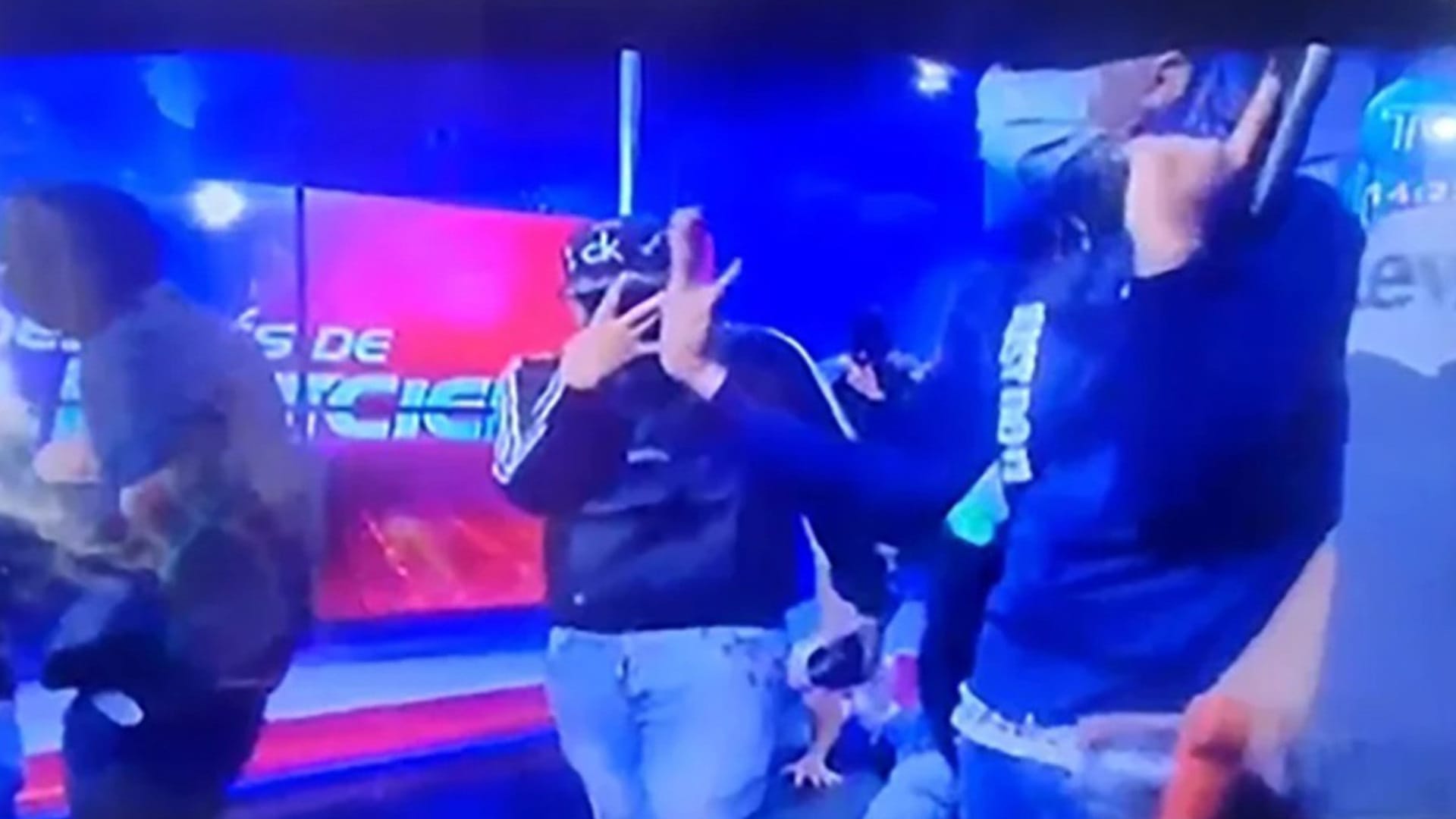 الإكوادور: مسلحون ملثمون يقتحمون البث المباشر لمحطة تلفزيونية.. والرئيس يعلن حالة الطوارىء