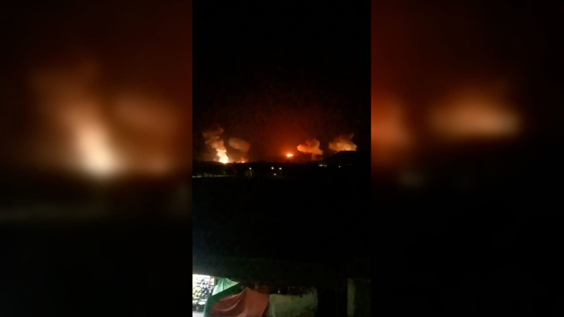 أعمدة دخان وانفجارات متعددة.. مقطع فيديو يوثق أثر الغارات الجوية الأمريكية والبريطانية في اليمن