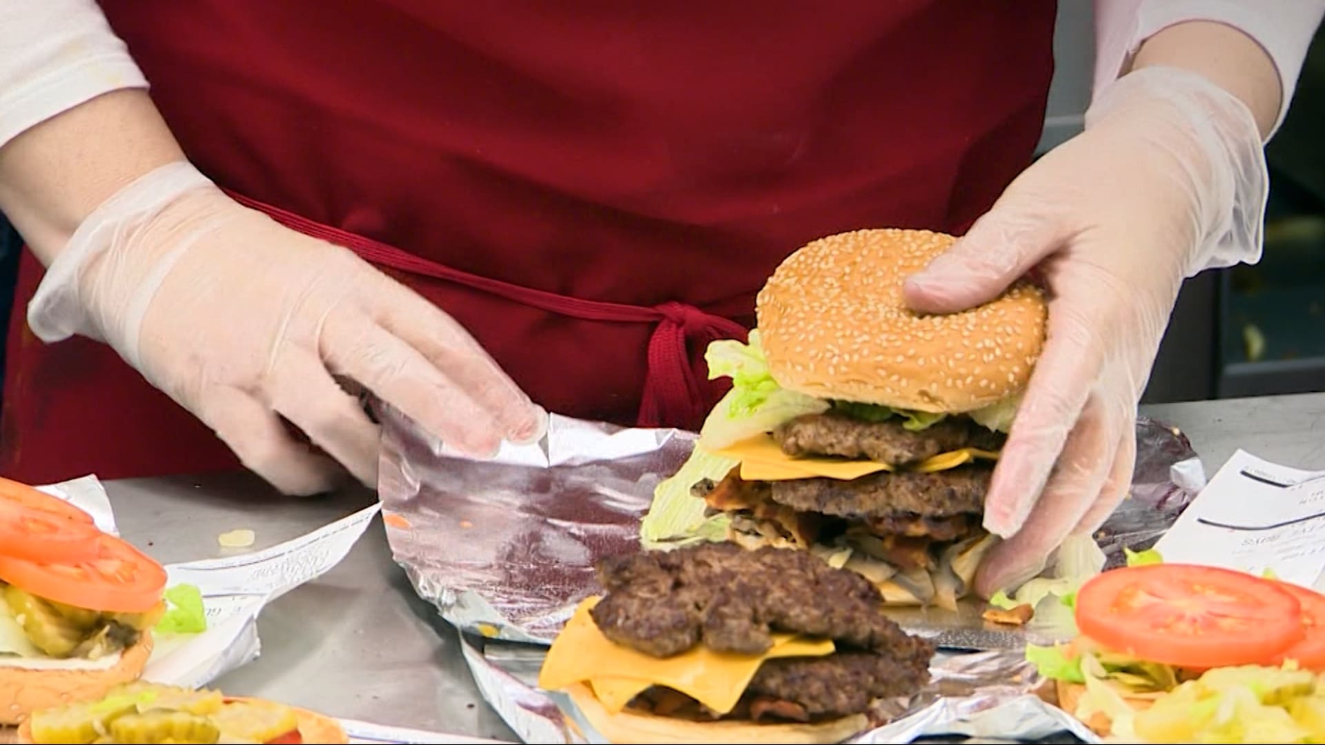 هل تأكل استجابة لعواطفك؟ سيطر على هذه العادة بهذه النصائح 2 هل تأكل استجابة لعواطفك؟ سيطر على هذه العادة بهذه النصائح