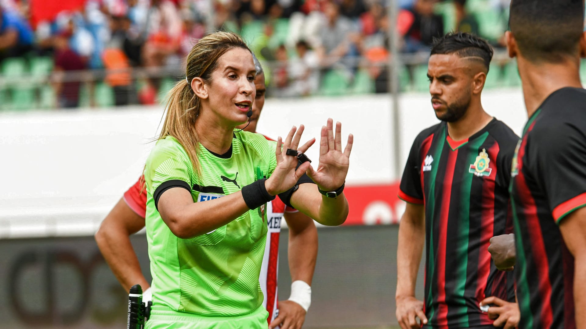 الحكم المغربية بشرى كربوبي: أطمح أن أدير مباراة في كأس العالم للرجال