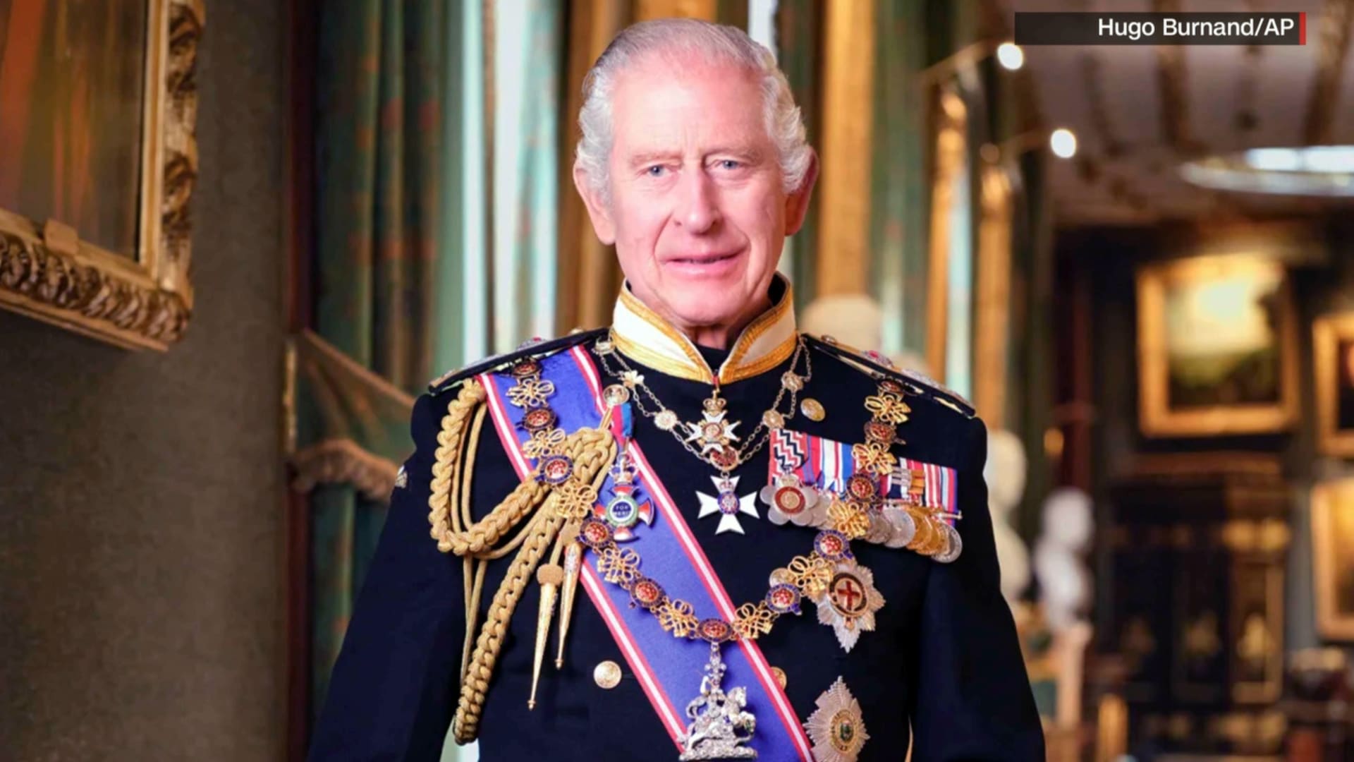 مرتديًا زي أميرال مع ابتسامة.. صورة رسمية جديدة للملك تشارلز للتعليق في المباني العامة