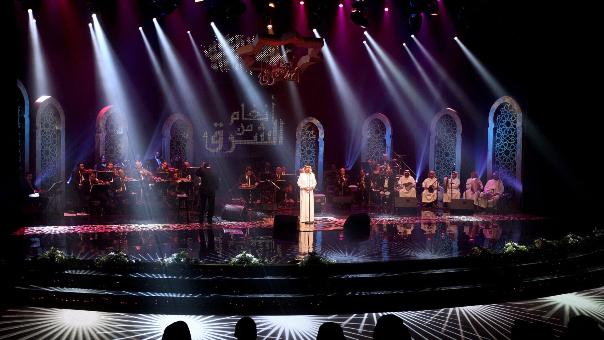 السعودية.. تفاعل على تصريحات الفنان محمد عبده بأن "النجوم نزلت من السماء إلى أرض الرياض"