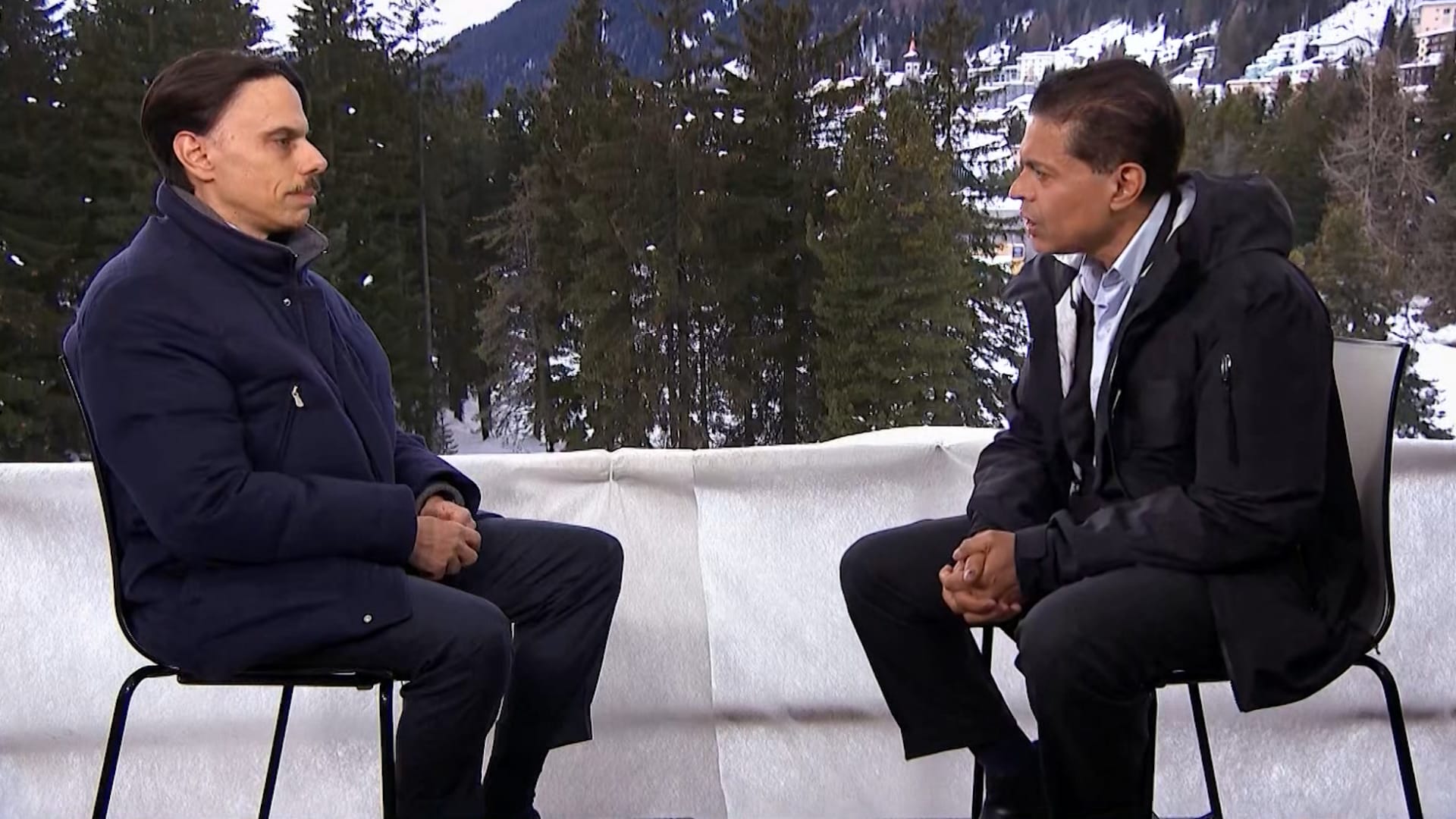 مذيع CNN لوزير خارجية السعودية: هناك من يعتقد أنكم لا تحبون حماس وتتمنون سحقها بسرعة.. شاهد كيف رد