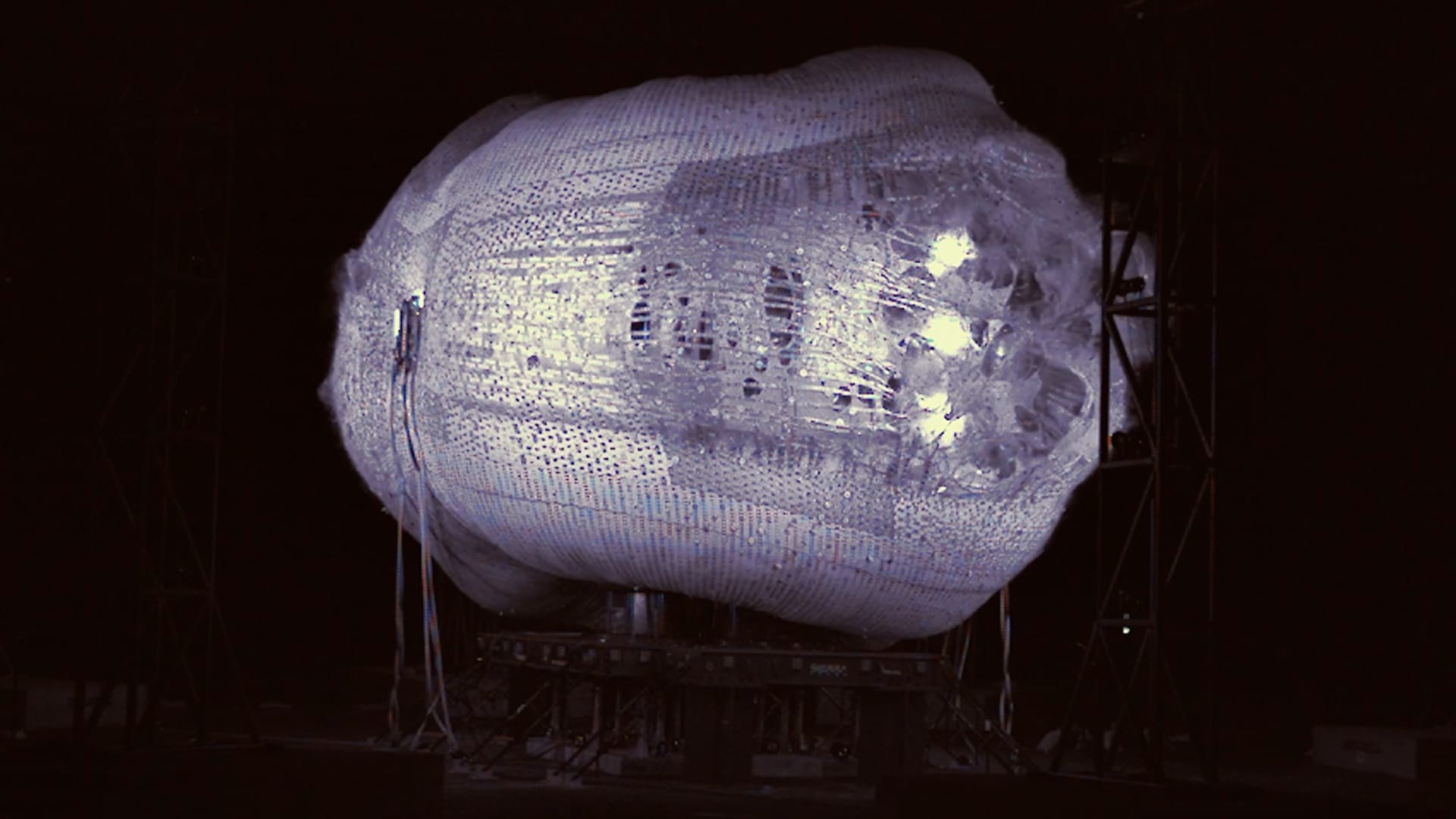 لم يبق منها شيء.. شاهد كيف فجّرت شركة محطة فضائية قابلة للنفخ عمدًا