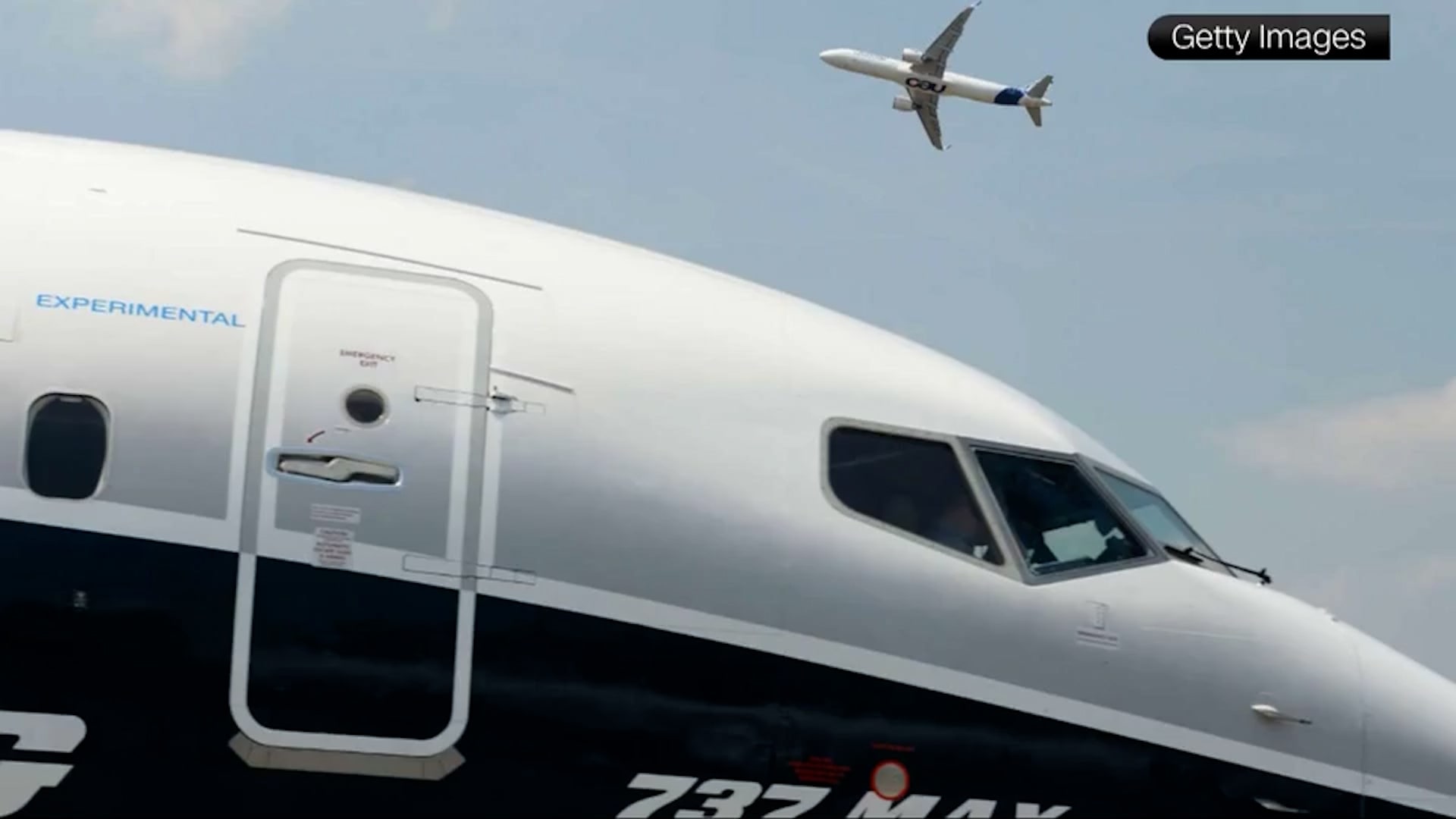 بعد انفجار باب طائرة في الجو.. إدارة الطيران الفيدرالية تحذر من الجيل السابق لبوينغ 737 أيضًا