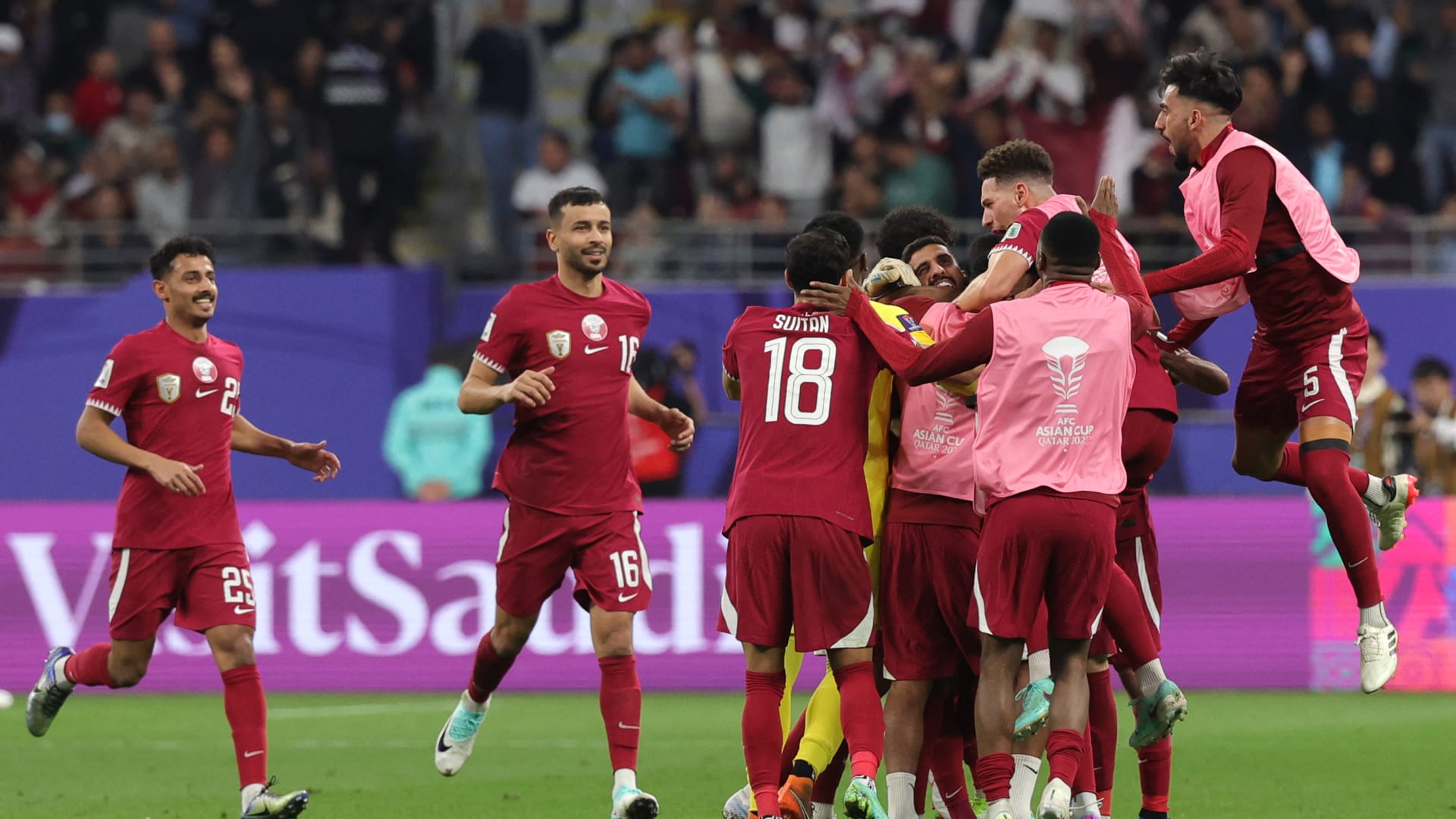 كأس آسيا.. قطر بالعلامة الكاملة وطاجكستان تحرم لبنان من التأهل للدور الثاني