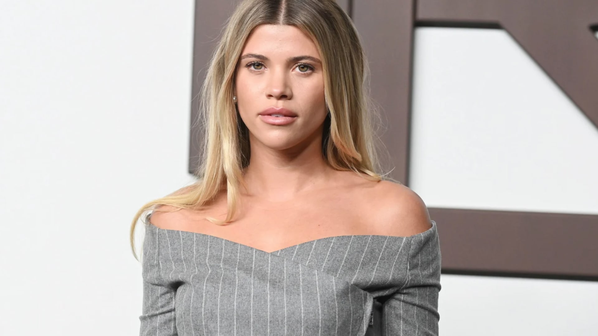 صوفيا ريتشي تعلن عن حملها بجلسة تصوير لمجلة "فوغ"