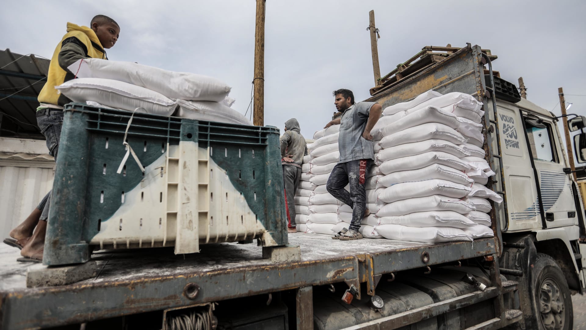 وزير خارجية إسرائيل: نسعى إلى منع "الأونروا" من العمل في غزة بعد الحرب 1 وزير خارجية إسرائيل: نسعى إلى منع "الأونروا" من العمل في غزة بعد الحرب