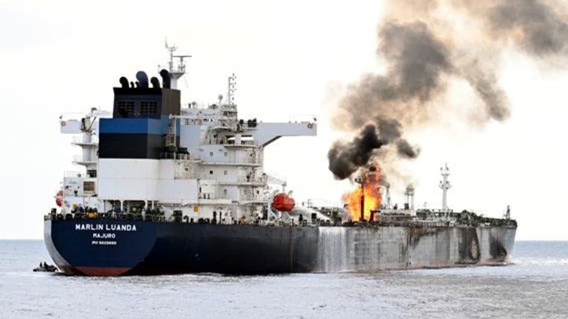 من حمولتها لجنسيات طاقمها.. الجيش الأمريكي يكشف تفاصيل بهجوم الحوثي على سفينة "مارلين لواندا"