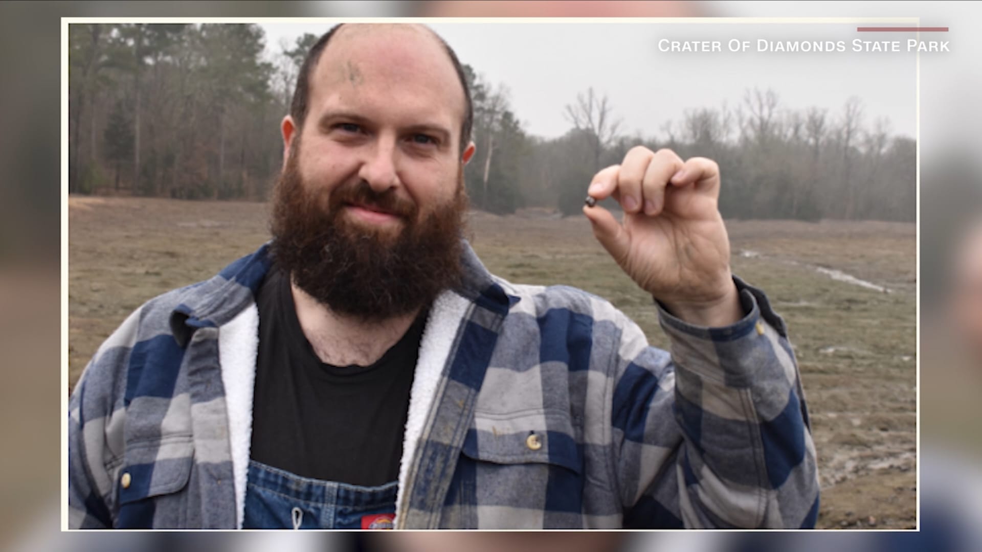 شاهد.. لن تصدق حجم ماسة وجدها رجل في أول زيارة له لحديقة وطنية بأمريكا