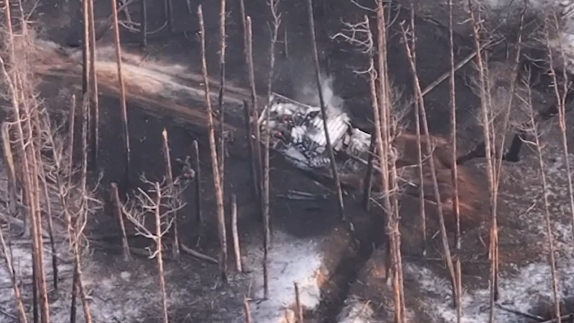 فيديو من طائرة بدون طيار يرصد لحظة قصف المدفعية الأوكرانية للقوات الروسية