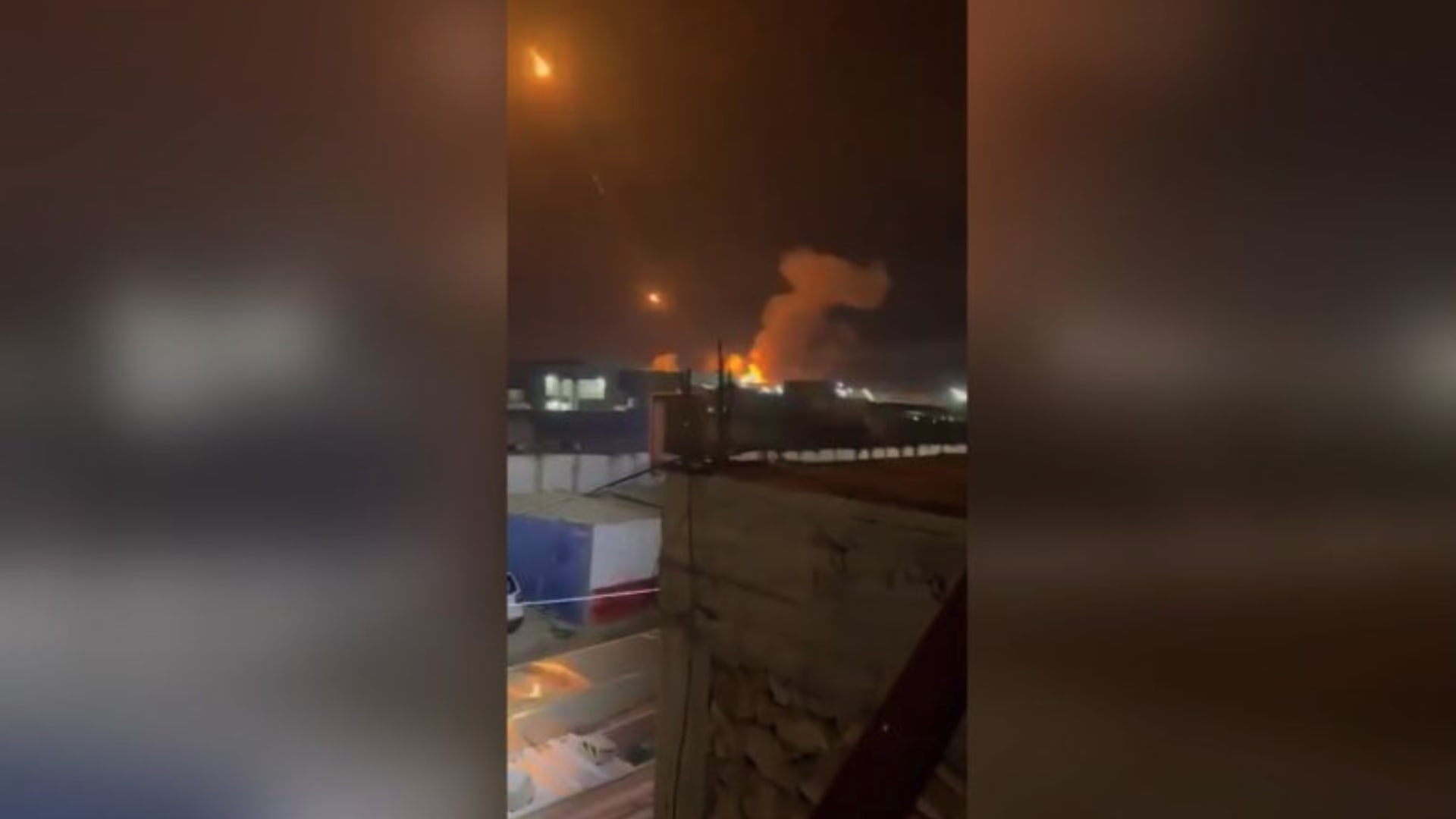 فيديو يُظهر ما يبدو أنها آثار الضربات الأمريكية على أهداف بالعراق ردا على مقتل جنود أمريكيين في الأردن 1 فيديو يُظهر ما يبدو أنها آثار الضربات الأمريكية على أهداف بالعراق ردا على مقتل جنود أمريكيين في الأردن