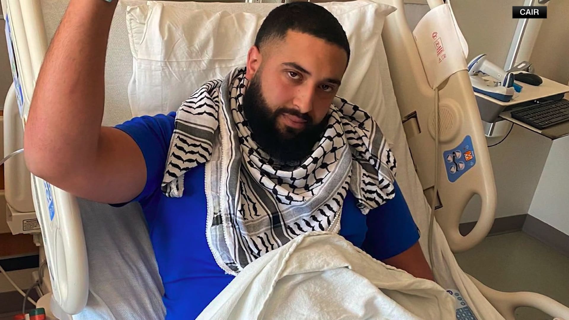 شاب أمريكي من أصل فلسطيني تعرض للطعن يروي لـCNN ما حدث.. شاهد ما قاله 1 شاب أمريكي من أصل فلسطيني تعرض للطعن يروي لـCNN ما حدث.. شاهد ما قاله