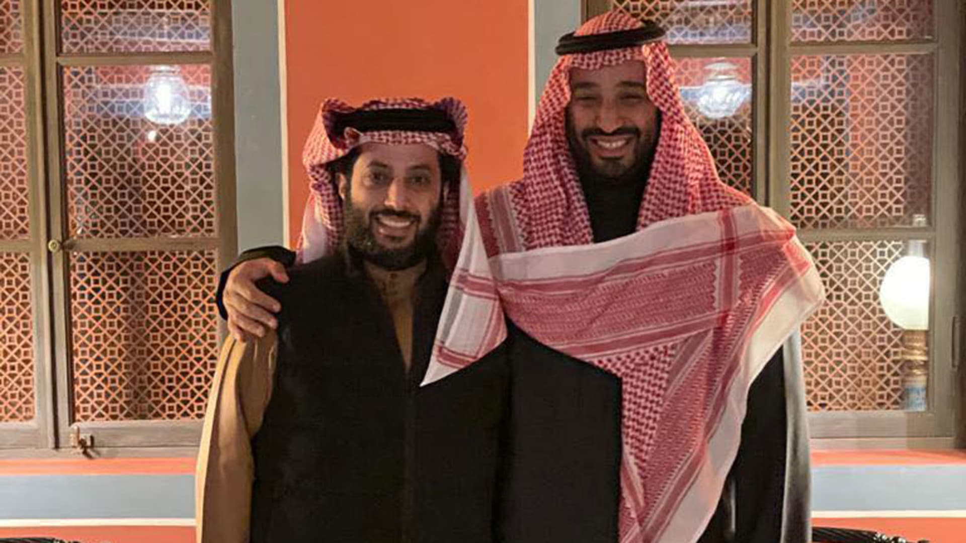 السعودية.. تركي آل الشيخ يثير تفاعلا بإعلان استجابة محمد بن سلمان للاعب مصري قدم التماسا للملك سلمان