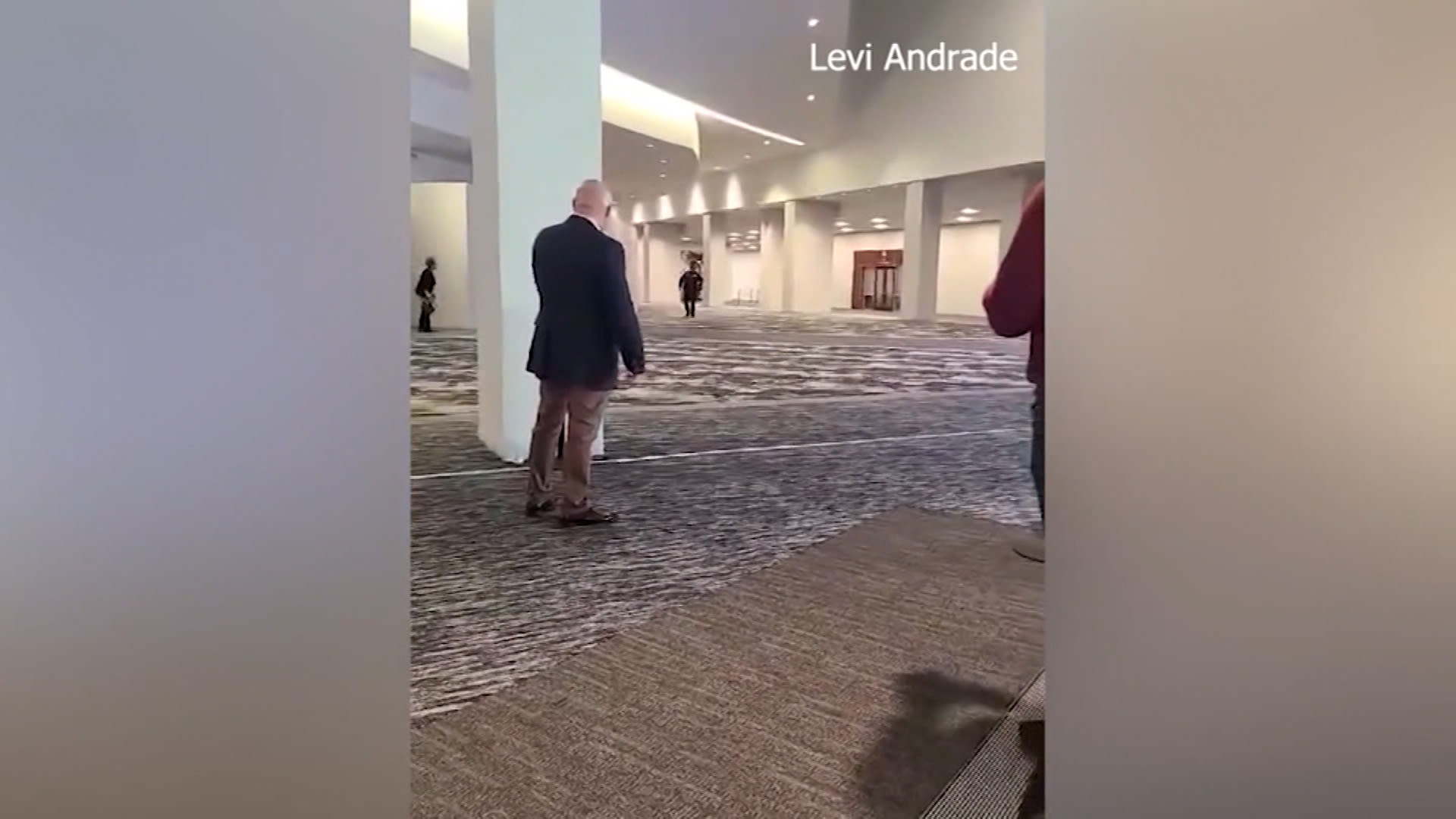 سيدة تفتح النار داخل كنيسة قبل مقتلها على يد الشرطة بأمريكا.. شاهد ما حدث