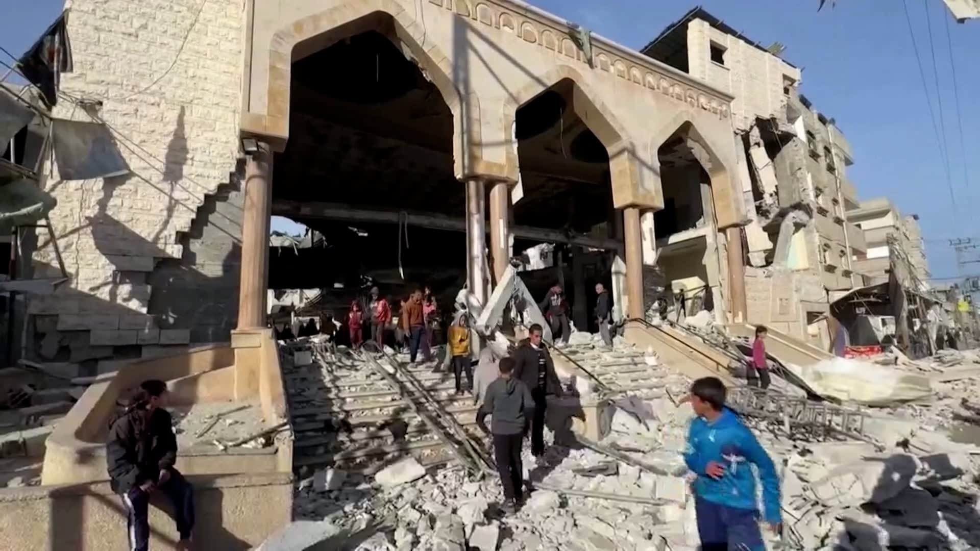 غارات إسرائيلية مميتة في رفح.. ومسؤول بالأمم المتحدة يحذر من "المزيد من الجرائم الوحشية"