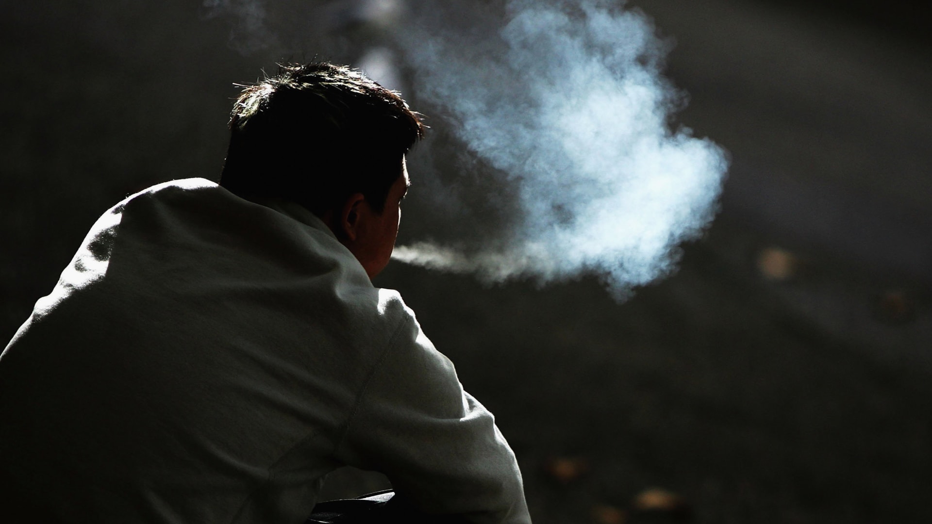 آثار لا يرغب المدخنون بسماعها.. هكذا يؤثر التدخين على مظهرهم