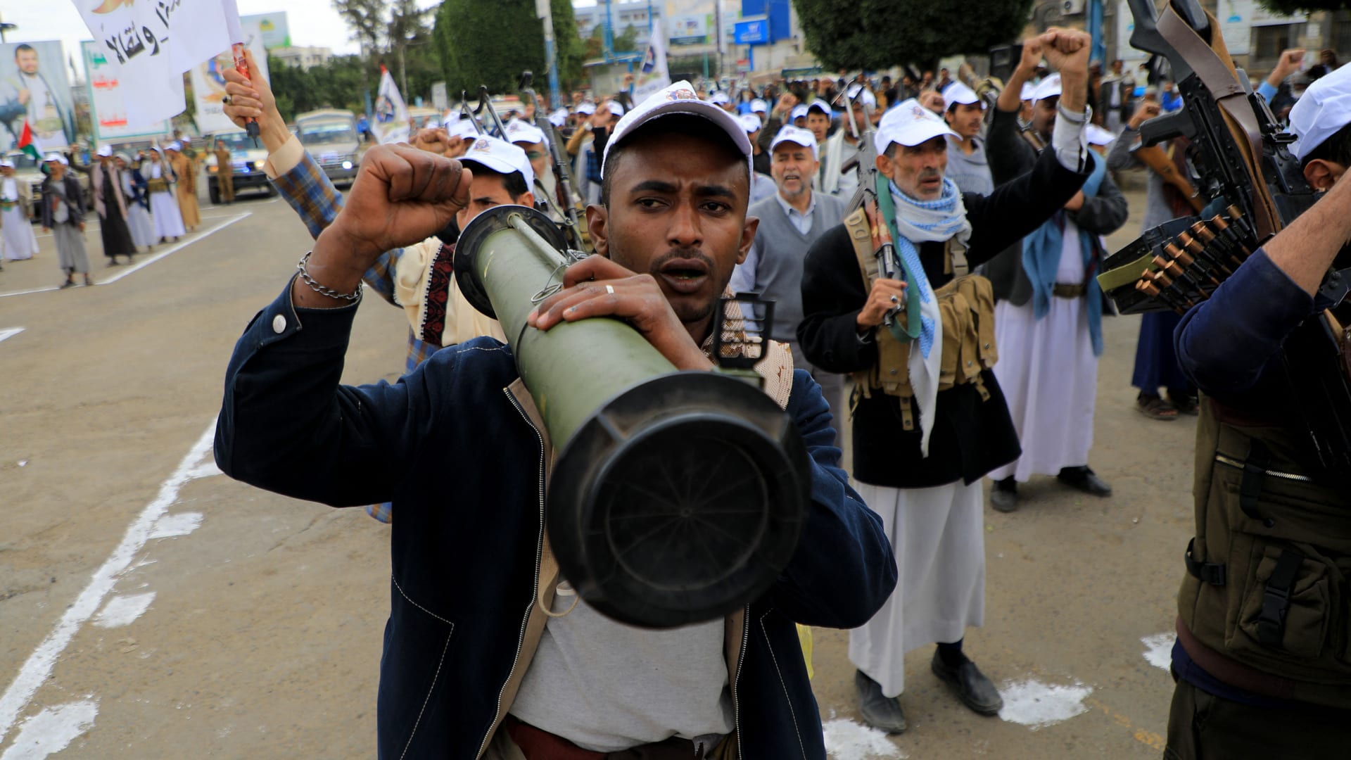 الجيش الأمريكي يعلن عن تنفيذ ضربات جديدة ضد أهداف للحوثيين في اليمن