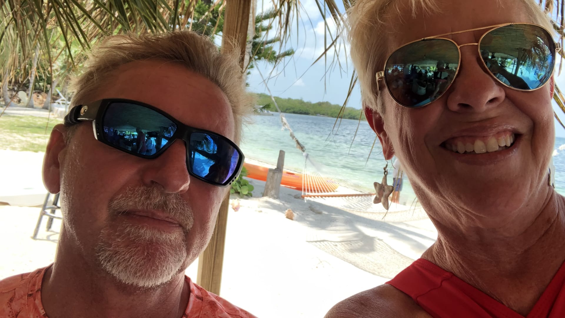 زوجان يبنيان منزل الأحلام على ساحل المحيط بجزر البهاما..هذا ما فعله إعصار به