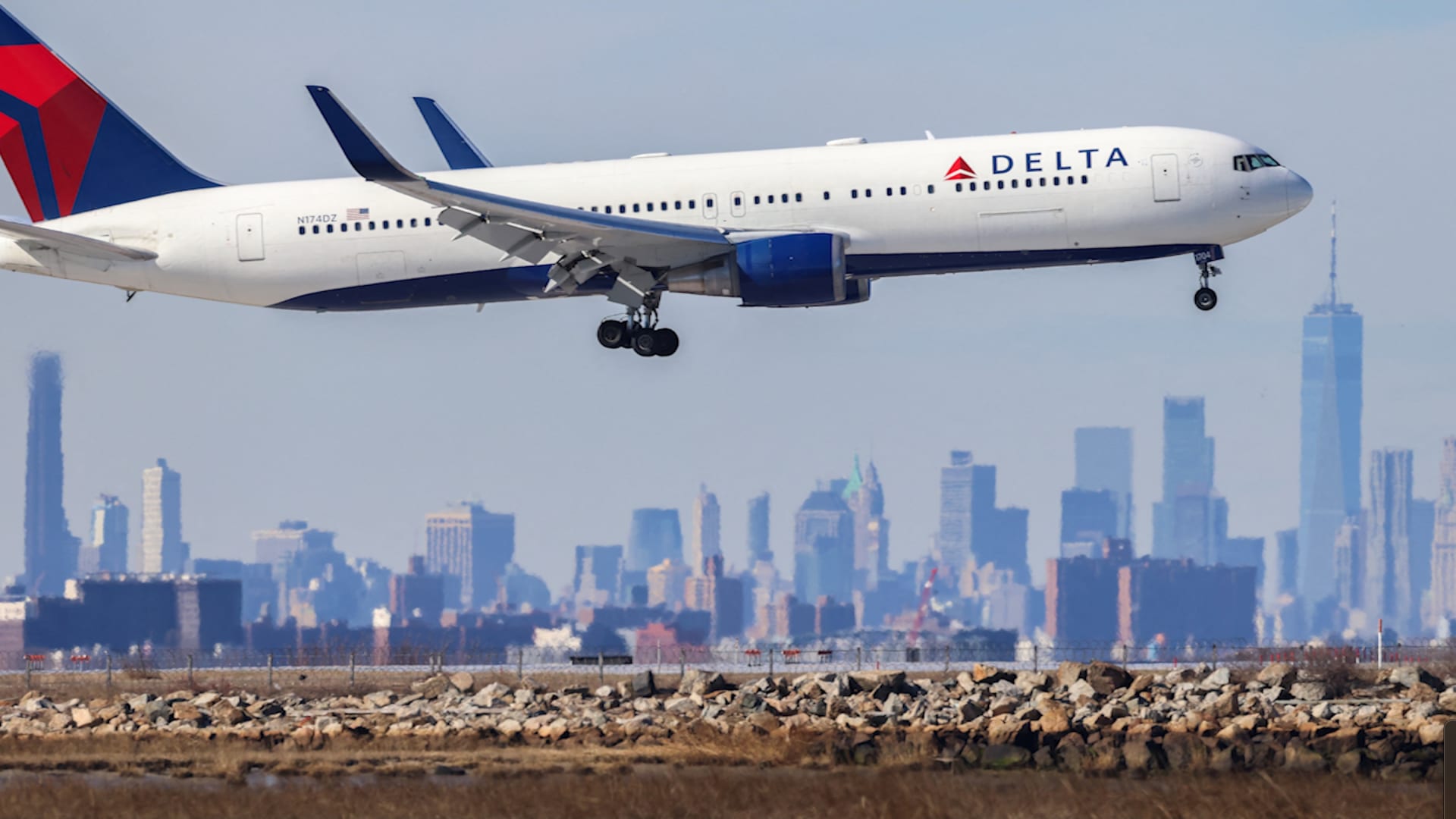 منظر فريد لظاهرة مذهلة.. رحلة جويّة ستتيح للركاب فرصة رؤية الكسوف الكلّي عن قرب