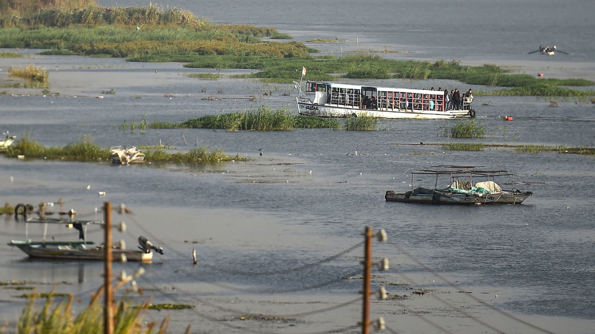 مصر.. غرق عبارة ووفاة عمال على متنها والسلطات مستمرة بانتشال الجثث 3 مصر.. غرق عبارة ووفاة عمال على متنها والسلطات مستمرة بانتشال الجثث
