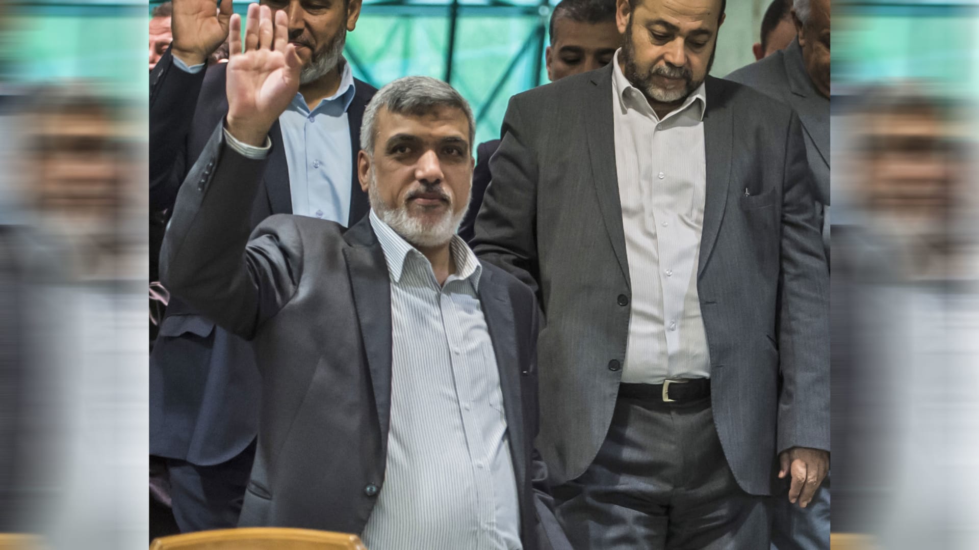 مسؤول بحماس يحذّر بعد استهداف منتظري المساعدات بشارع الرشيد بغزة 1 مسؤول بحماس يحذّر بعد استهداف منتظري المساعدات بشارع الرشيد بغزة