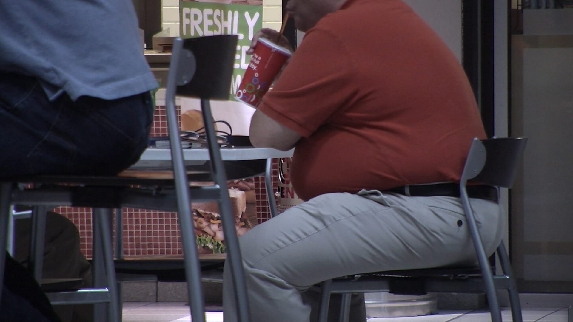 تقرير صادم: أكثر من مليار شخص يعانون من السمنة المفرطة حول العالم! 1 تقرير صادم: أكثر من مليار شخص يعانون من السمنة المفرطة حول العالم!